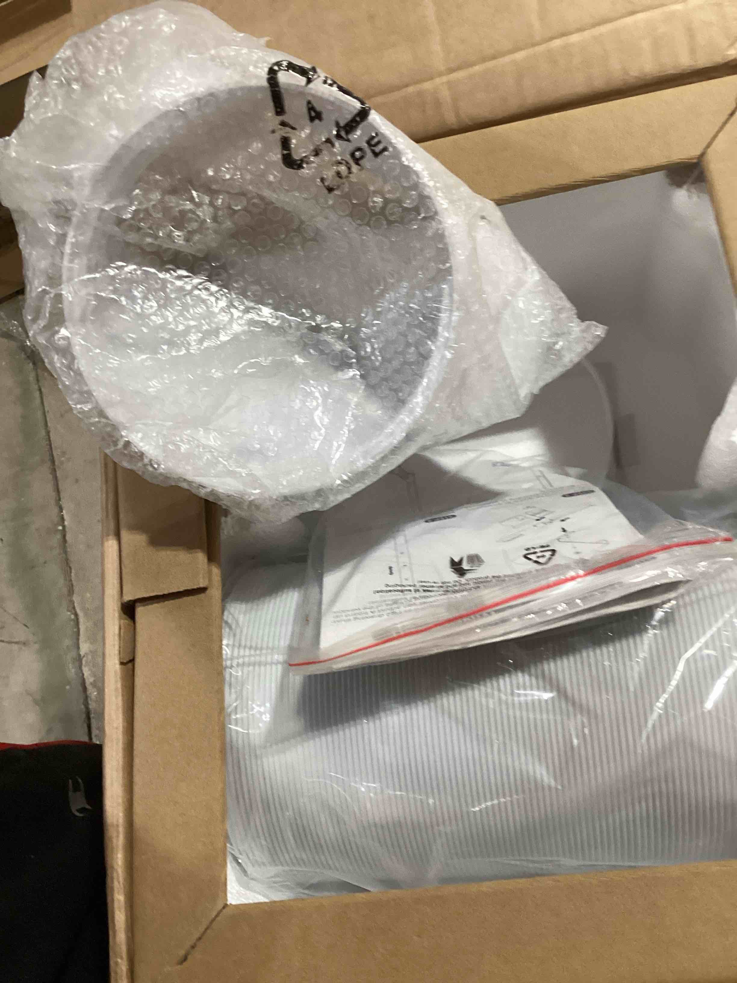 https://s3.amazonaws.com/lotting-images-prod/bidfta/PPE2590521_1753109347052.jpeg