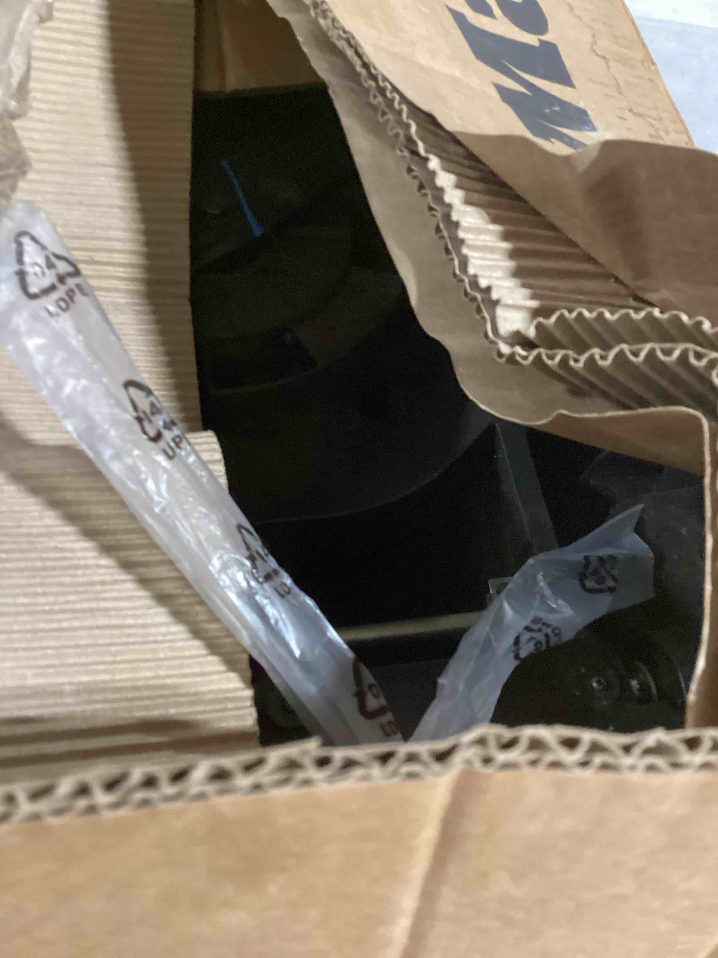 https://s3.amazonaws.com/lotting-images-prod/bidfta/PPE2593186_1755690784357.jpeg