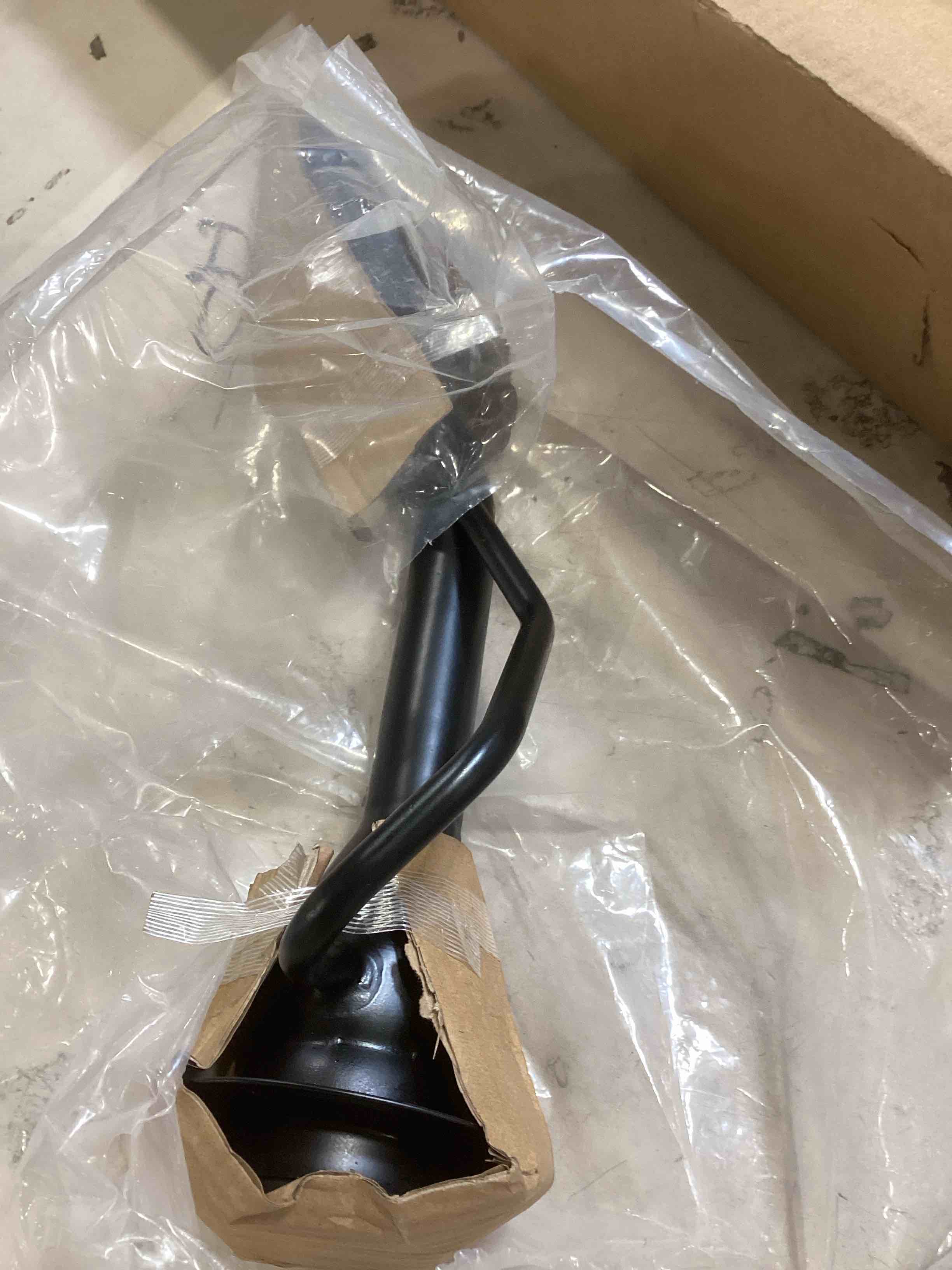 https://s3.amazonaws.com/lotting-images-prod/bidfta/PPE2598978_1756919346744.jpeg