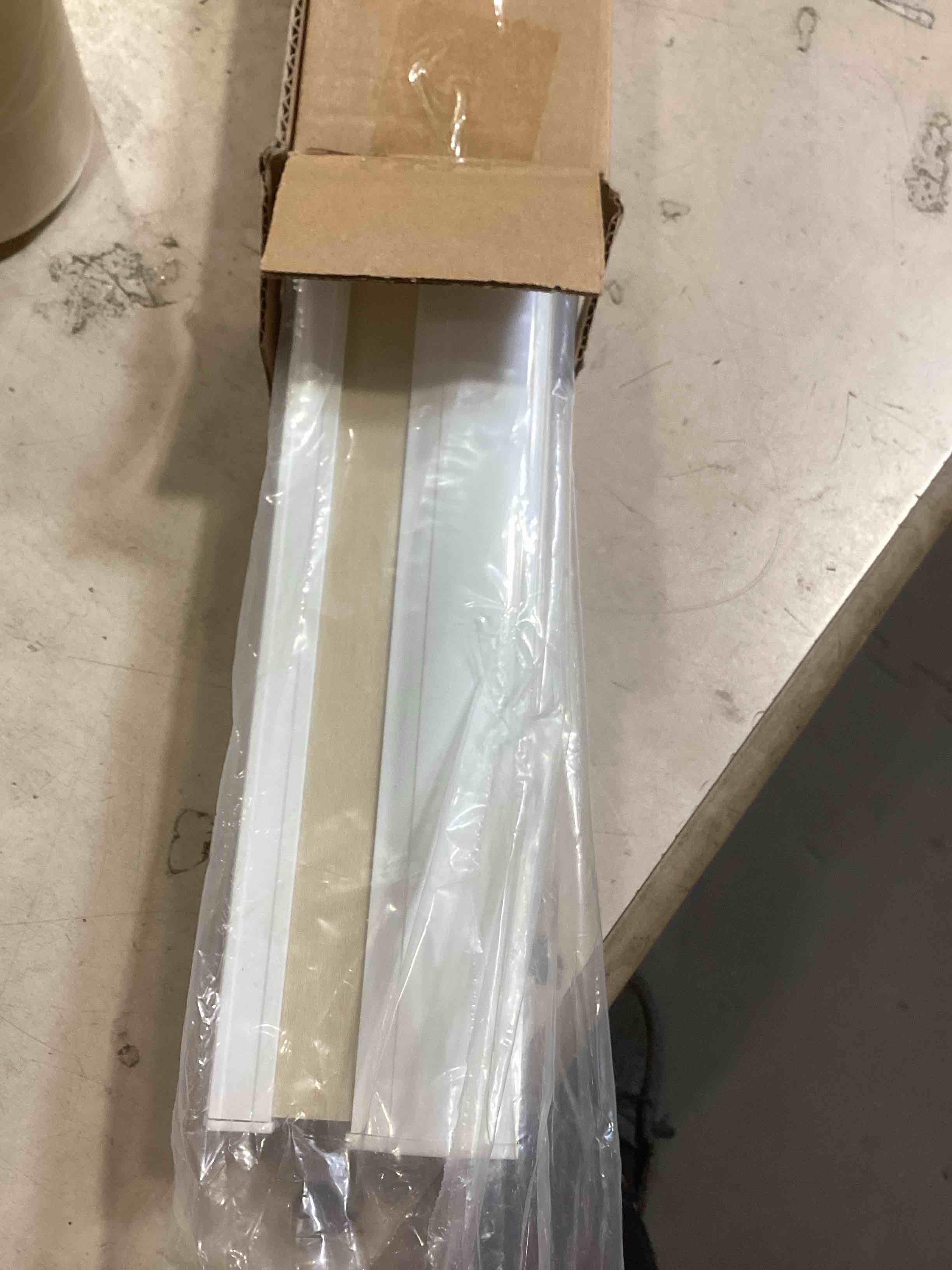 https://s3.amazonaws.com/lotting-images-prod/bidfta/PPE2598989_1756920576634.jpeg