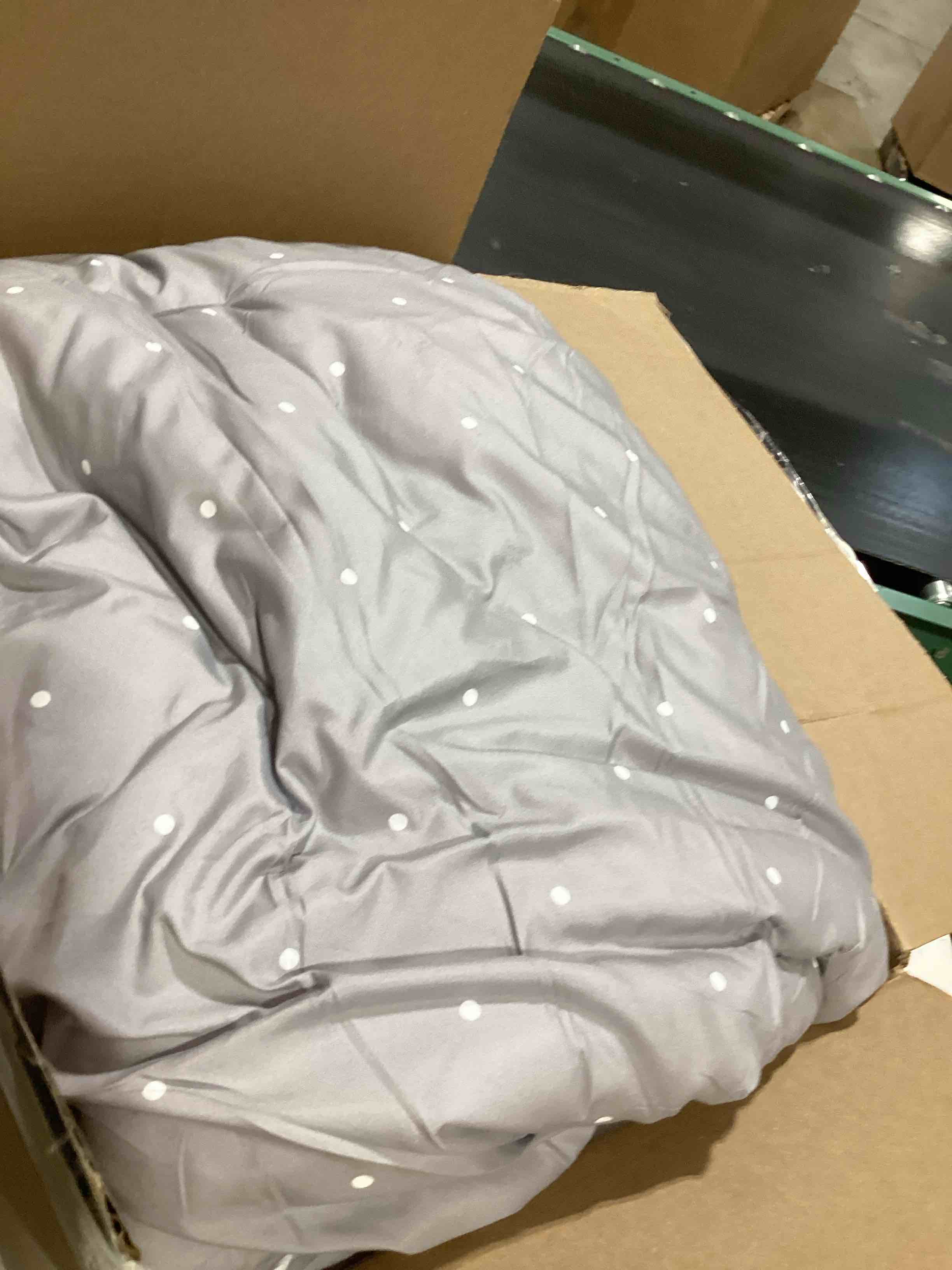 SIMILAR TO..KAREVER Deep Grey Comforter Set Queen Dark Gray Bedding Set Teens Adult Solid Gray Color Bedding Set 3 Pieces with 2 Pollowcases Women Lightweight Durable Full Blanket Quilts Set Gray Bed Comforter