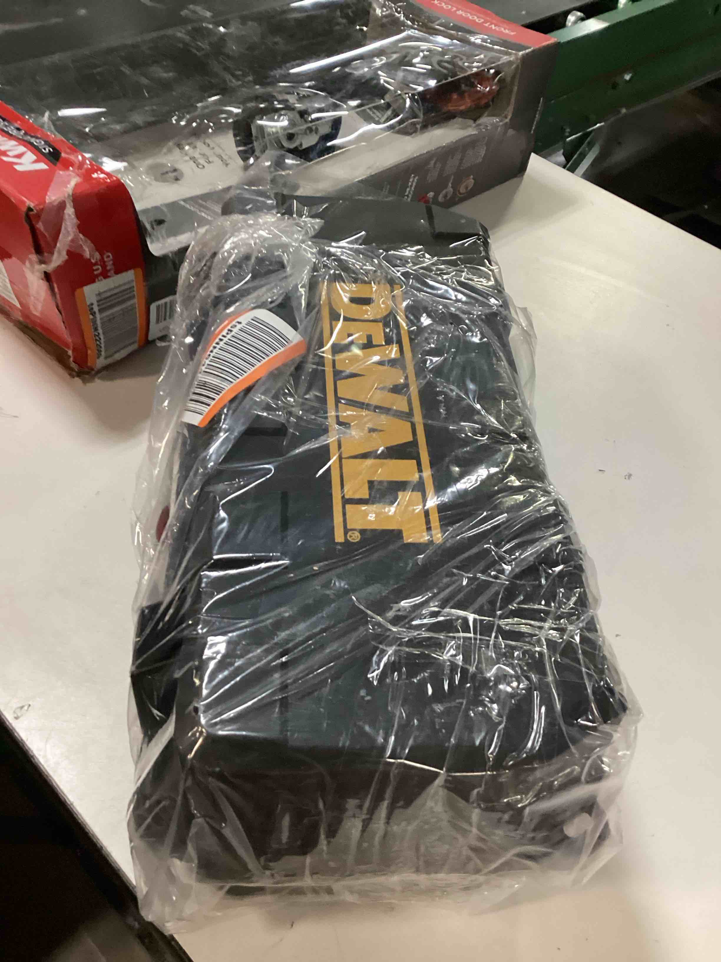 https://s3.amazonaws.com/lotting-images-prod/bidfta/PPE2611272_1761072309149.jpeg