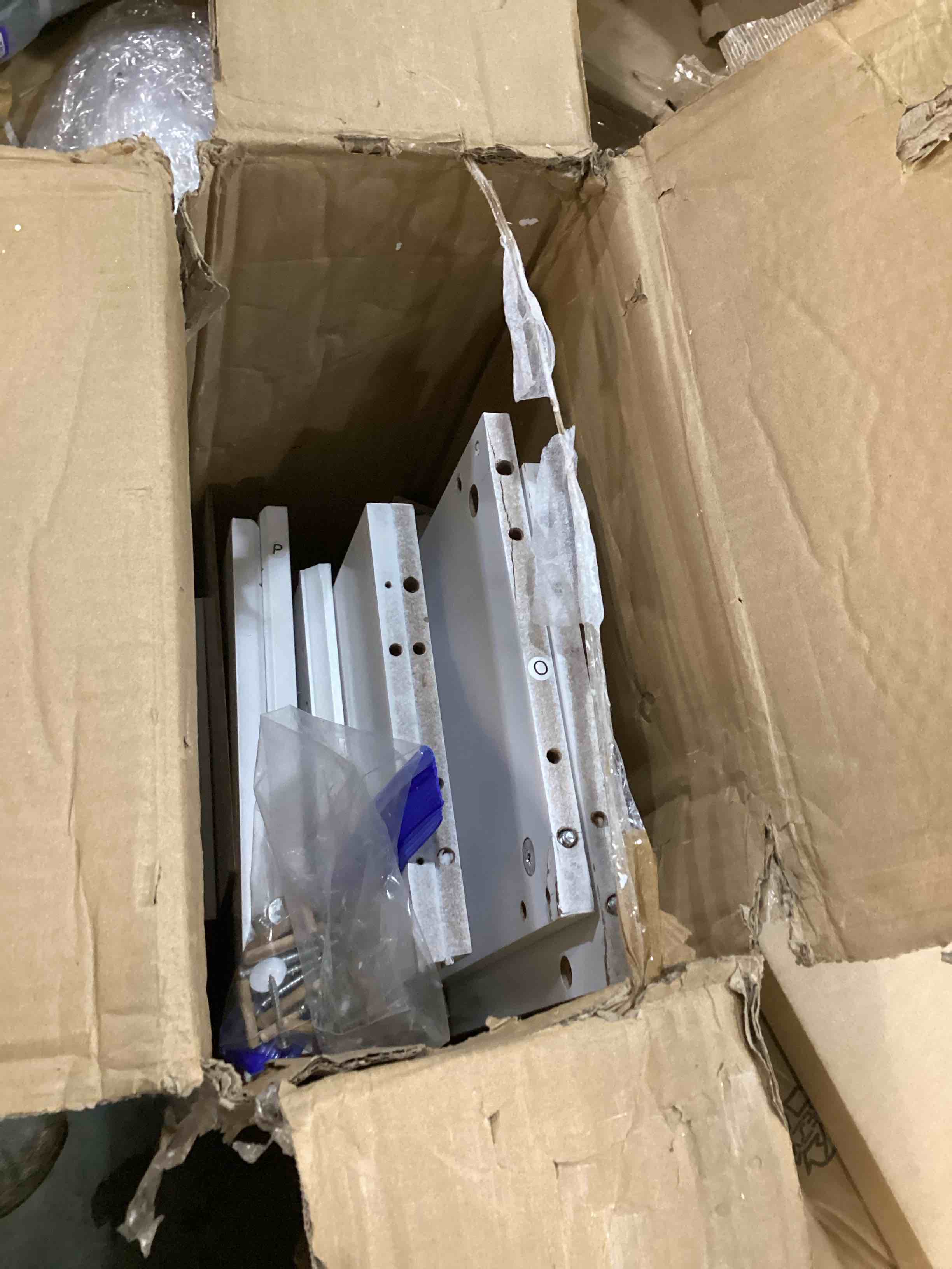 https://s3.amazonaws.com/lotting-images-prod/bidfta/PPE2620655_1759929267832.jpeg
