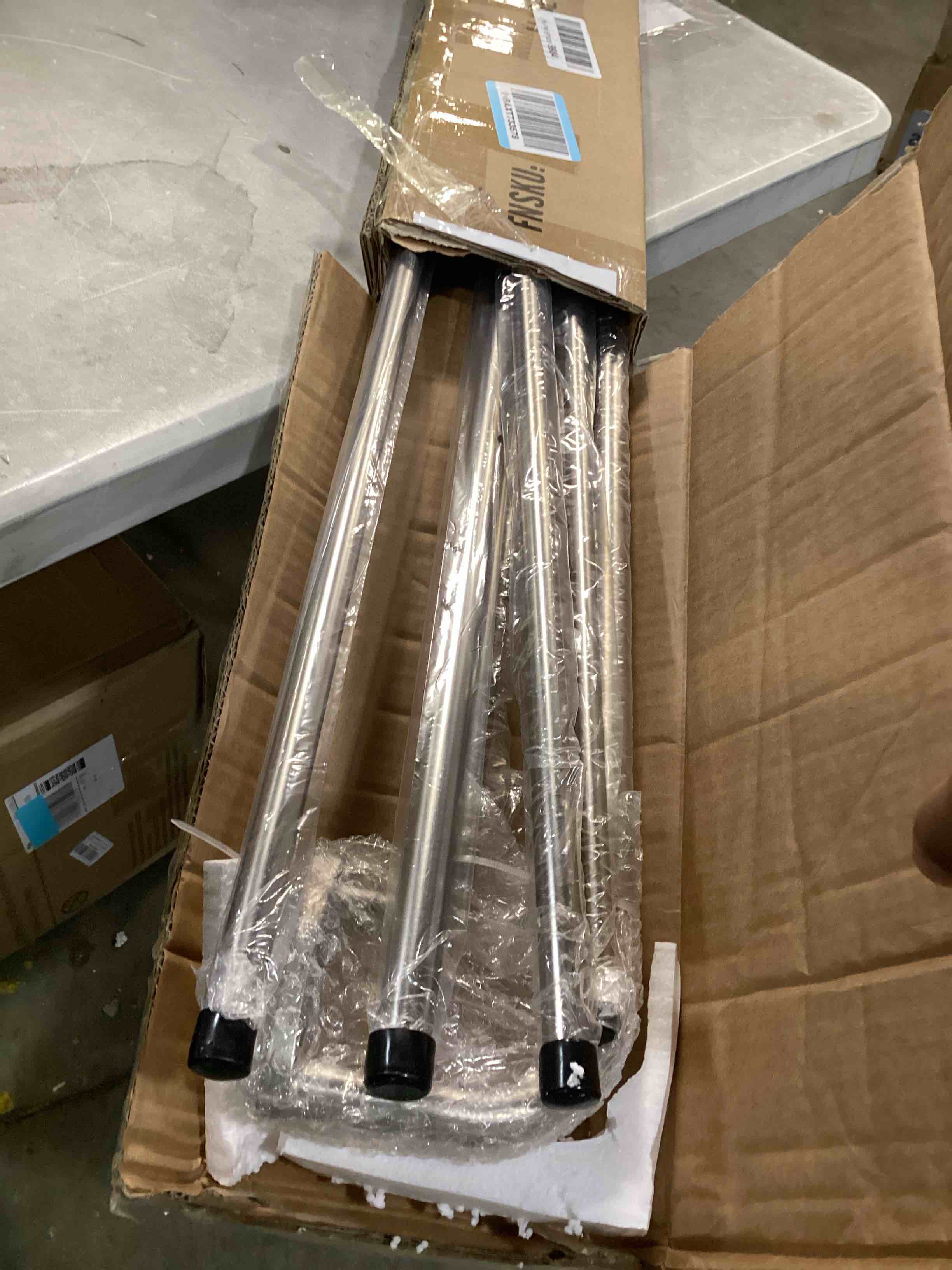 https://s3.amazonaws.com/lotting-images-prod/bidfta/PPE2620692_1759949096428.jpeg