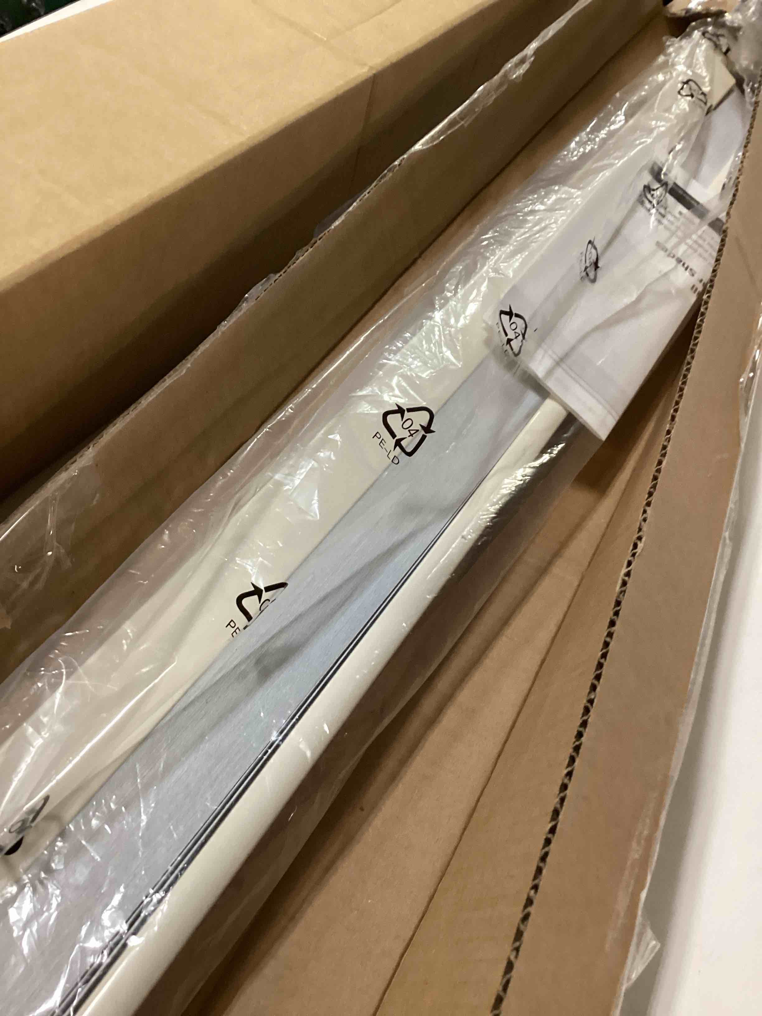 https://s3.amazonaws.com/lotting-images-prod/bidfta/PPE2627104_1759417652242.jpeg