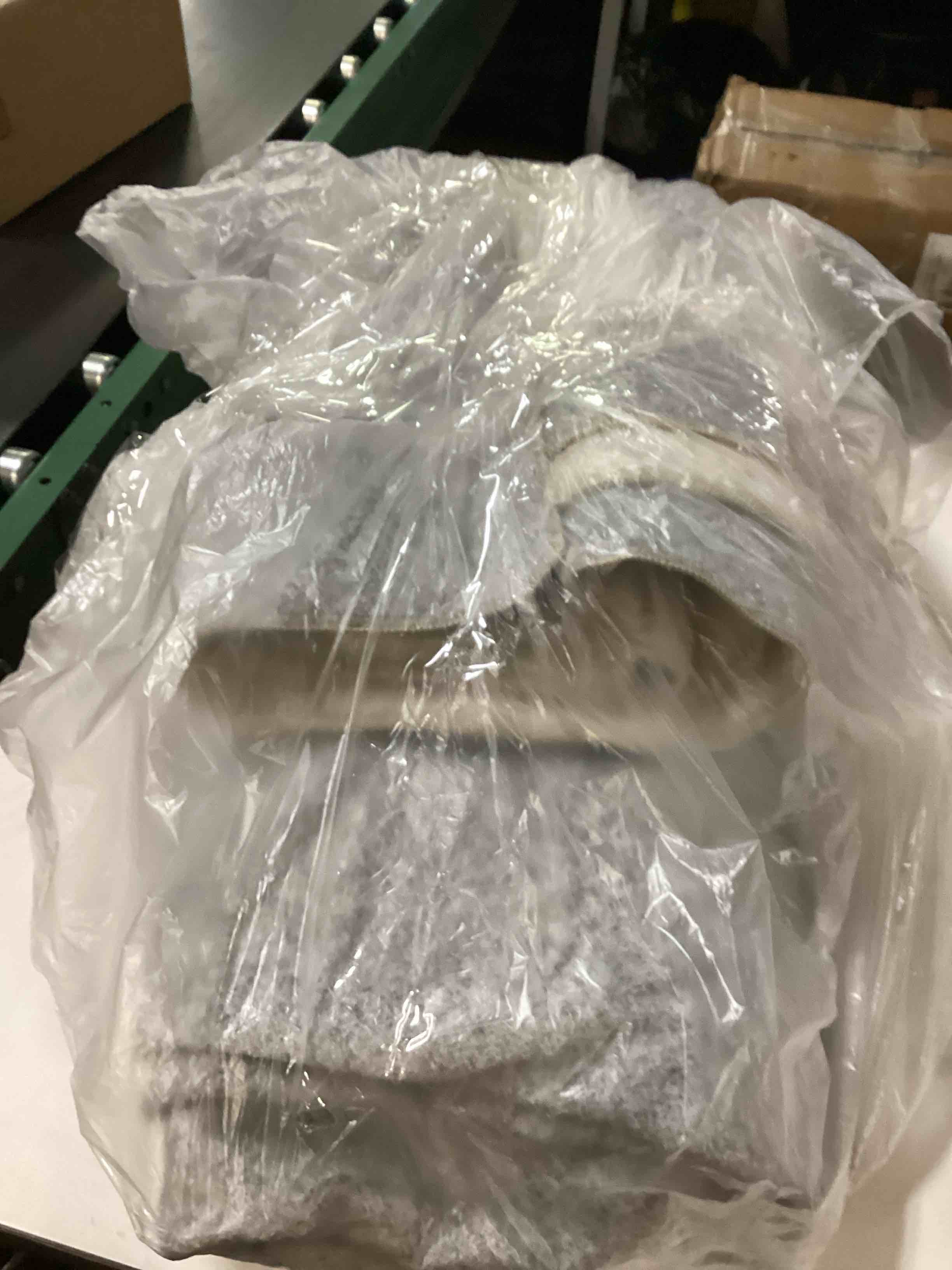 https://s3.amazonaws.com/lotting-images-prod/bidfta/PPE2627126_1759420120749.jpeg