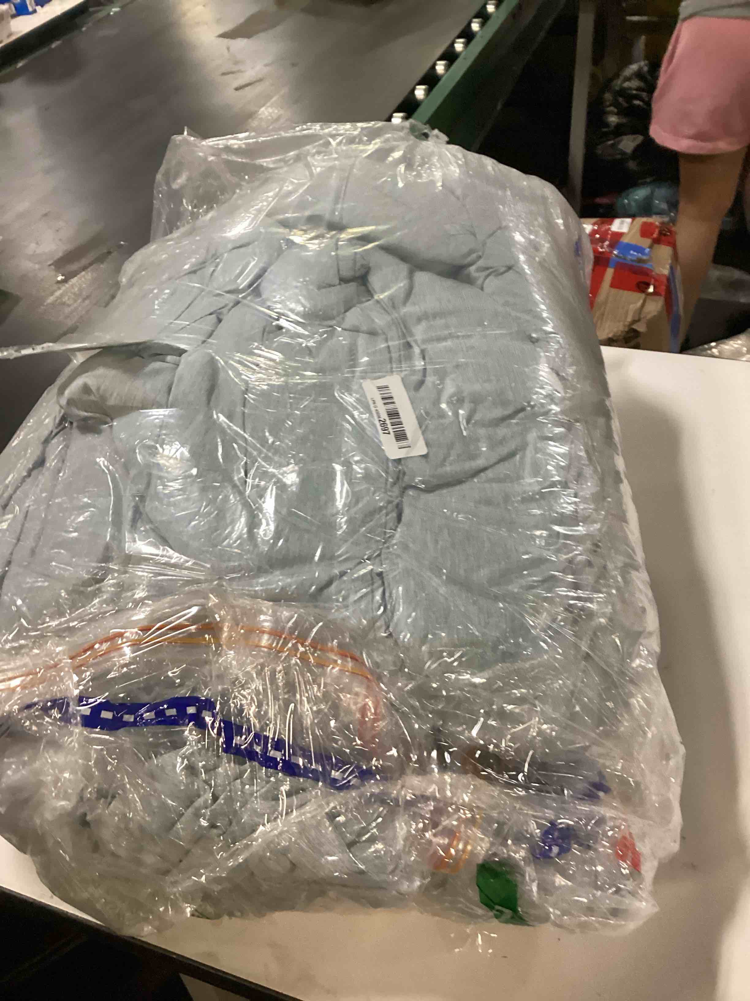 https://s3.amazonaws.com/lotting-images-prod/bidfta/PPE2628634_1760633096651.jpeg