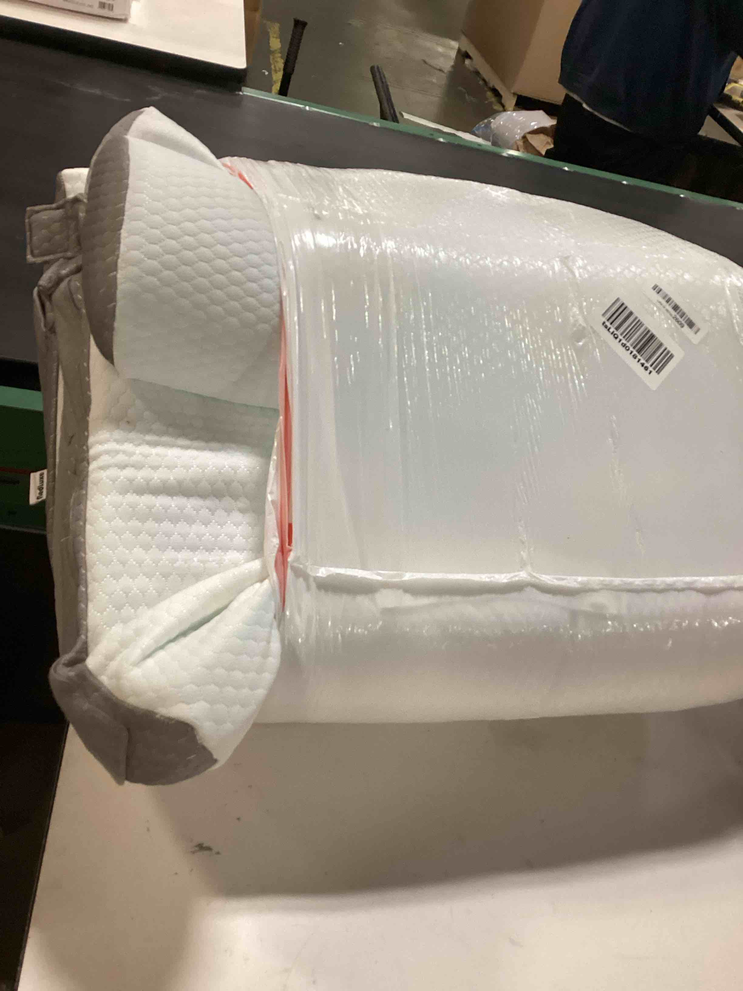 https://s3.amazonaws.com/lotting-images-prod/bidfta/PPE2628666_1760640184766.jpeg