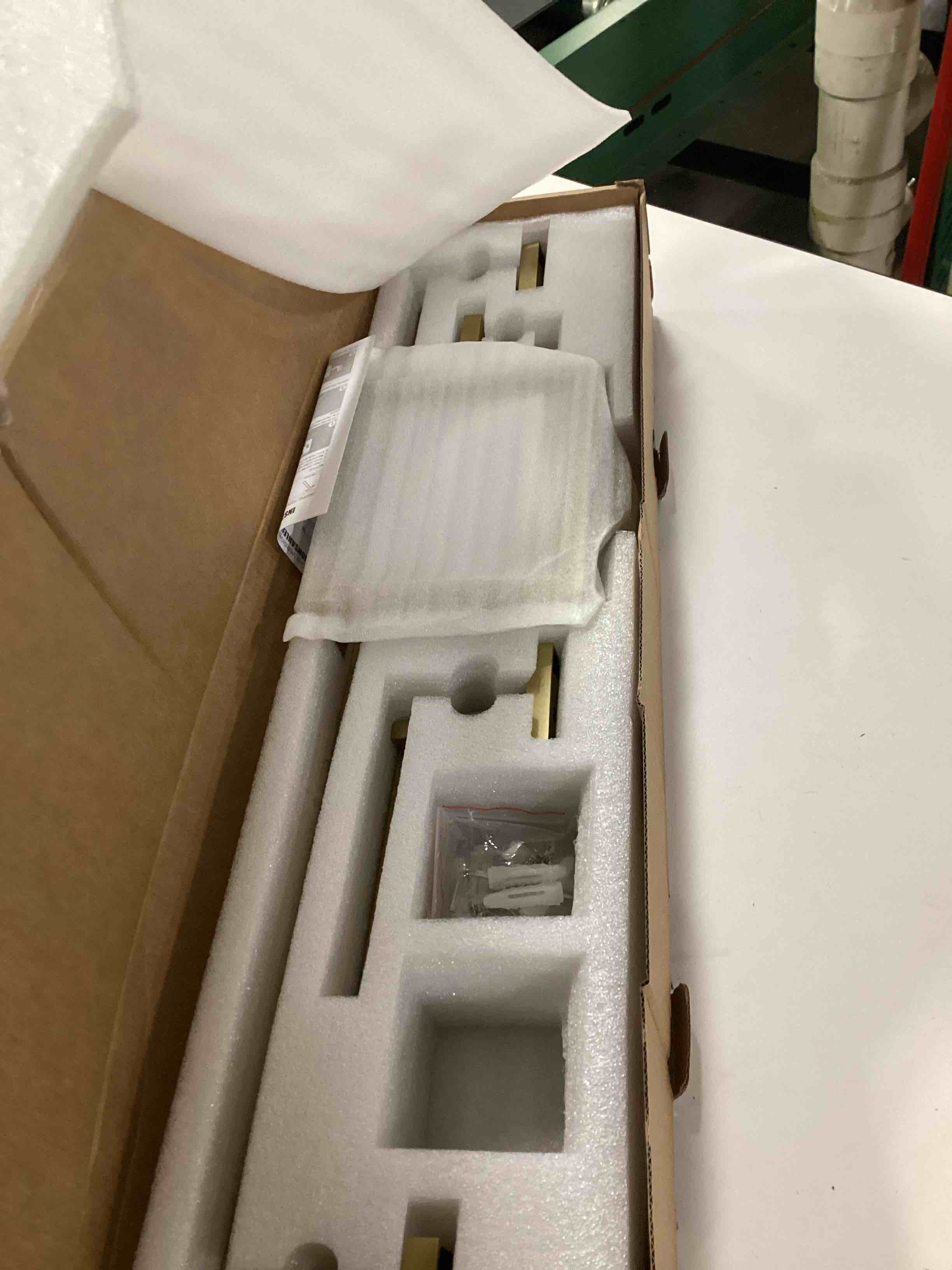 https://s3.amazonaws.com/lotting-images-prod/bidfta/PPE2663870_1756901150699.jpeg