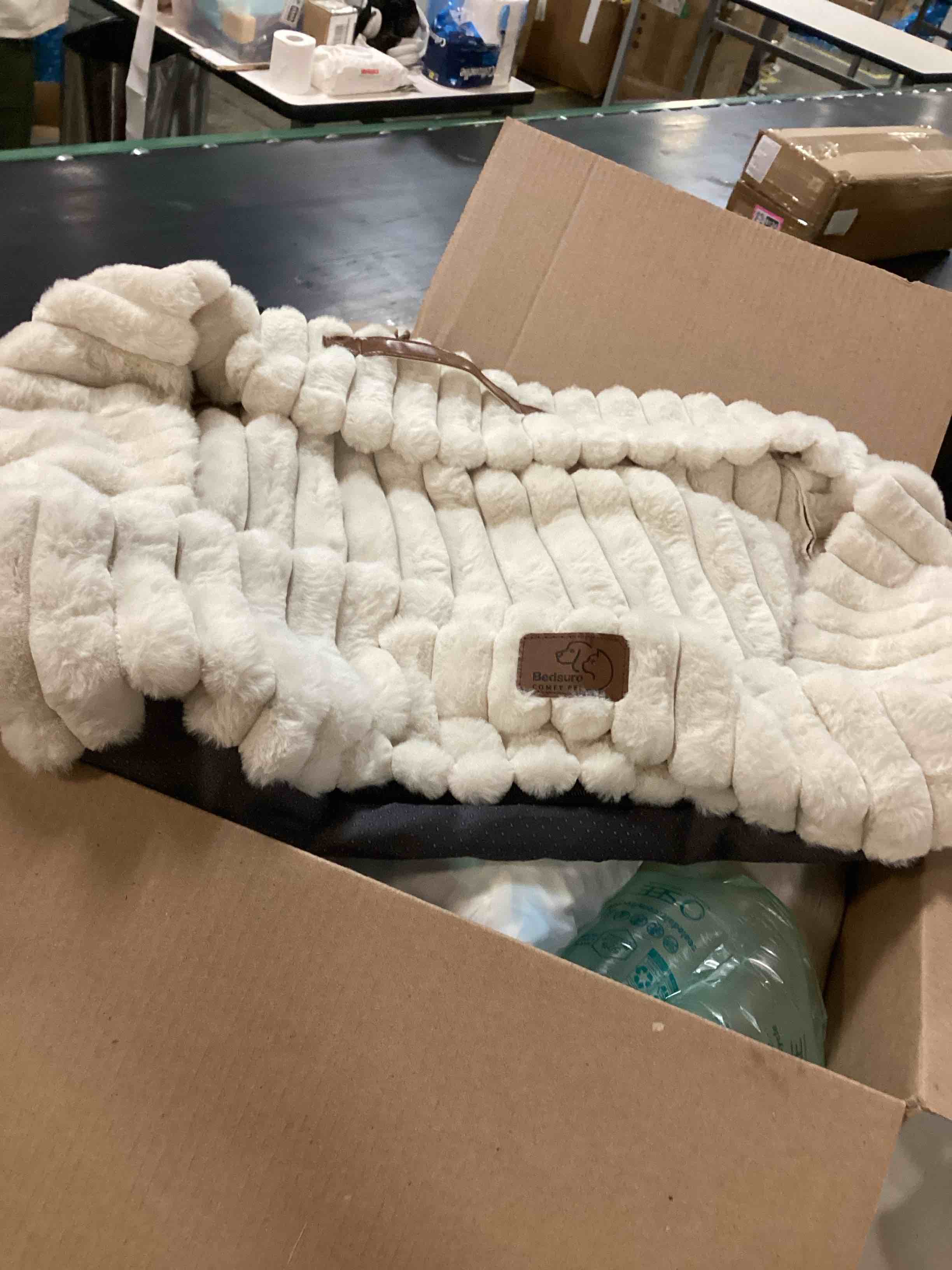 https://s3.amazonaws.com/lotting-images-prod/bidfta/PPE2668897_1756902399789.jpeg