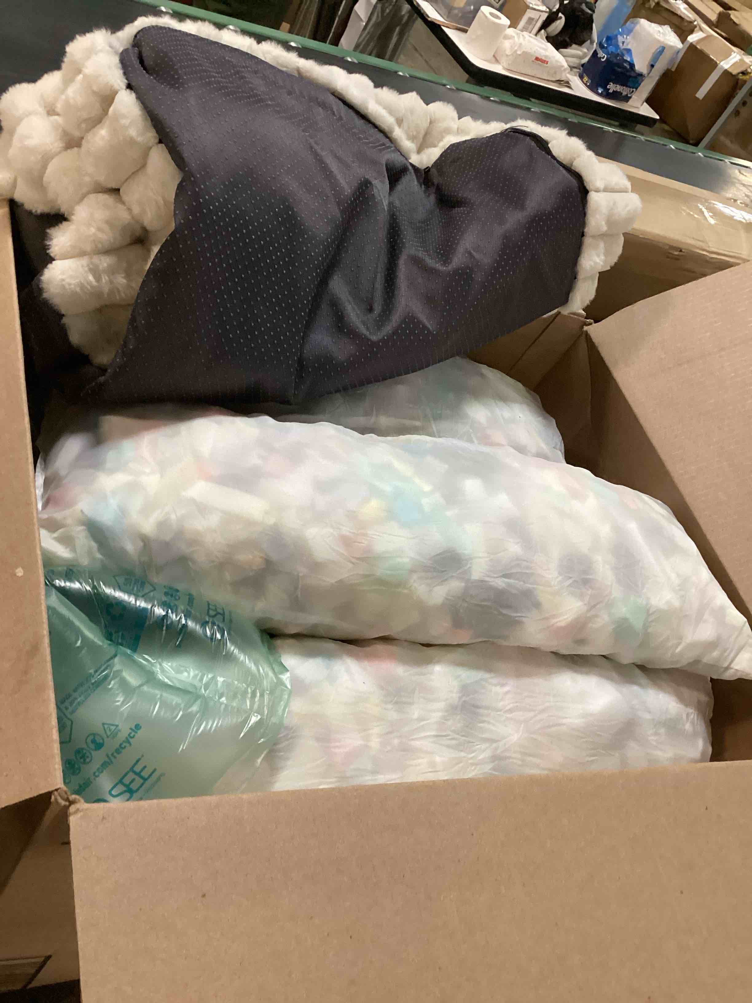 https://s3.amazonaws.com/lotting-images-prod/bidfta/PPE2668897_1756902404817.jpeg