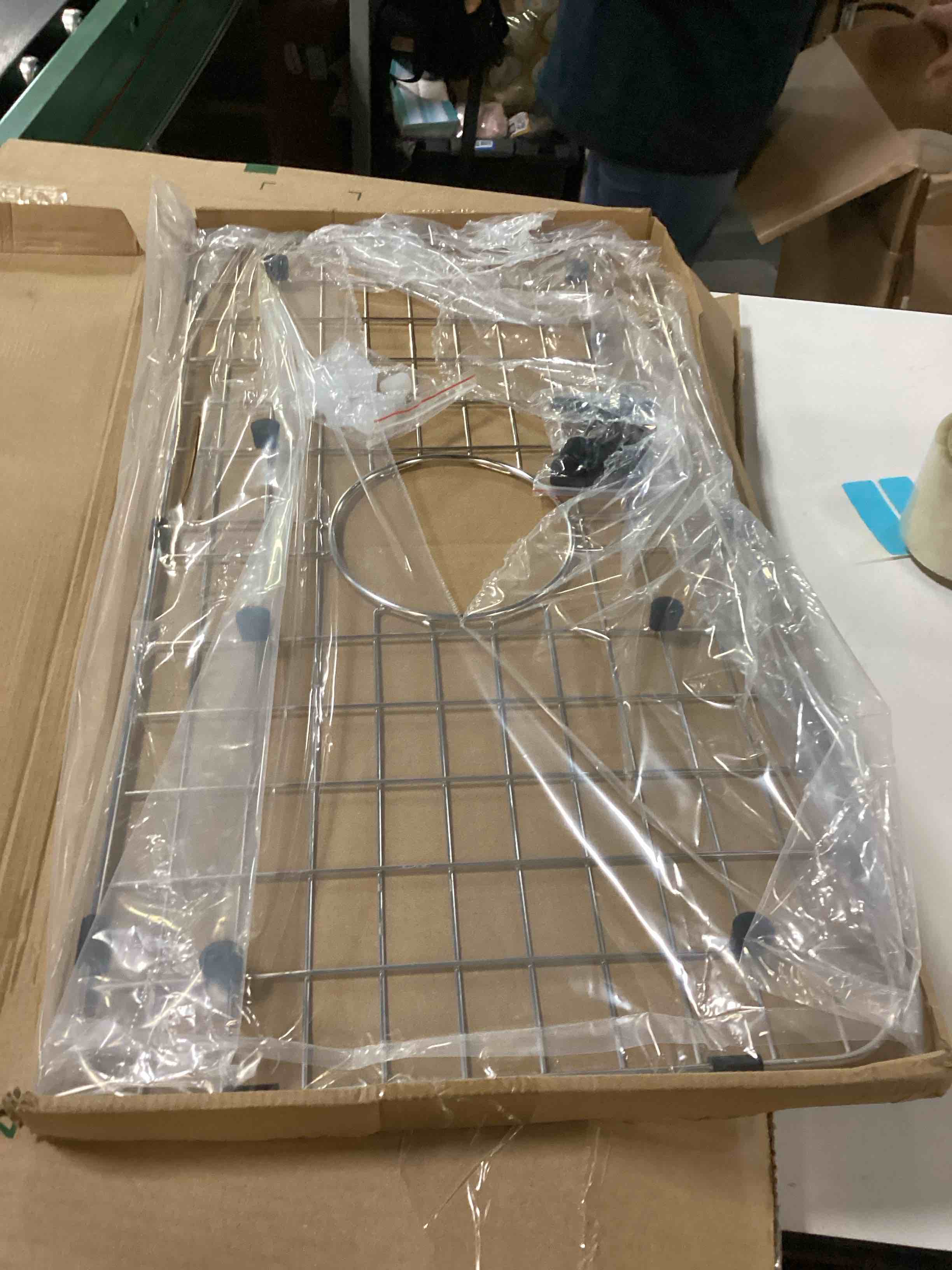 https://s3.amazonaws.com/lotting-images-prod/bidfta/PPE2669175_1757093521726.jpeg