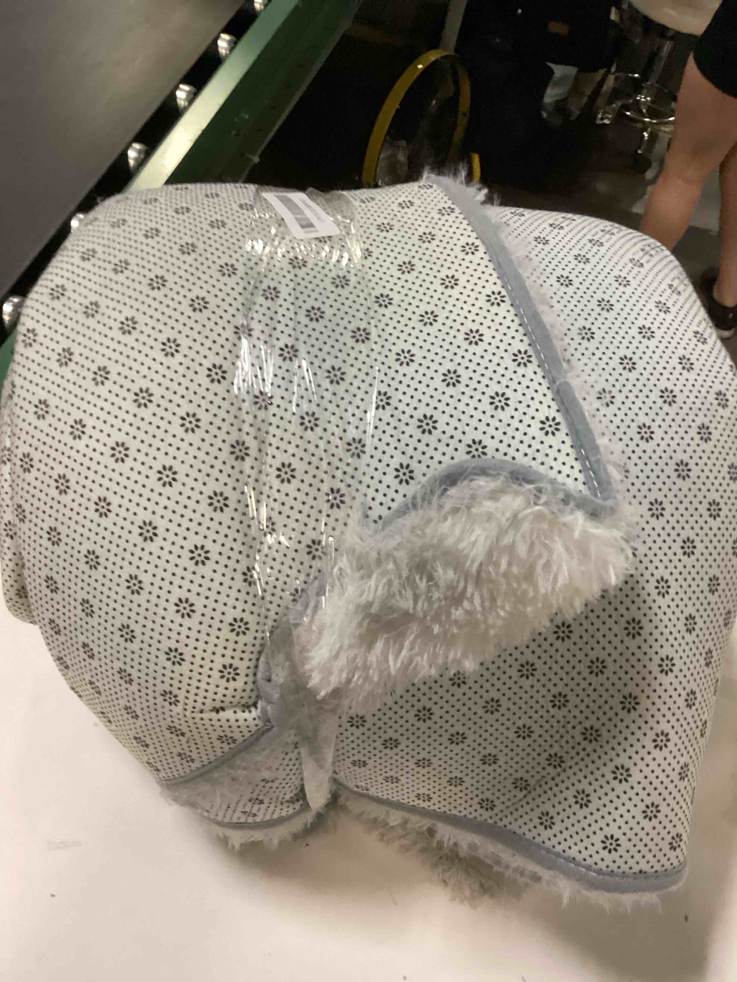 https://s3.amazonaws.com/lotting-images-prod/bidfta/PPE2669608_1757505408577.jpeg
