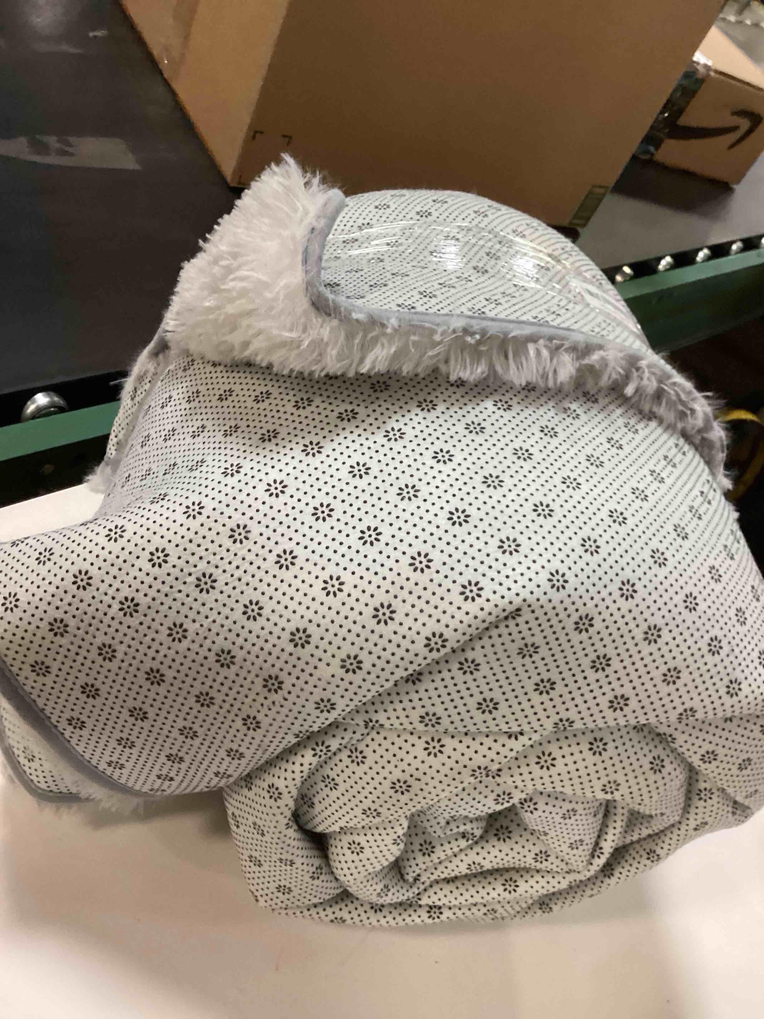 https://s3.amazonaws.com/lotting-images-prod/bidfta/PPE2669608_1757505411538.jpeg