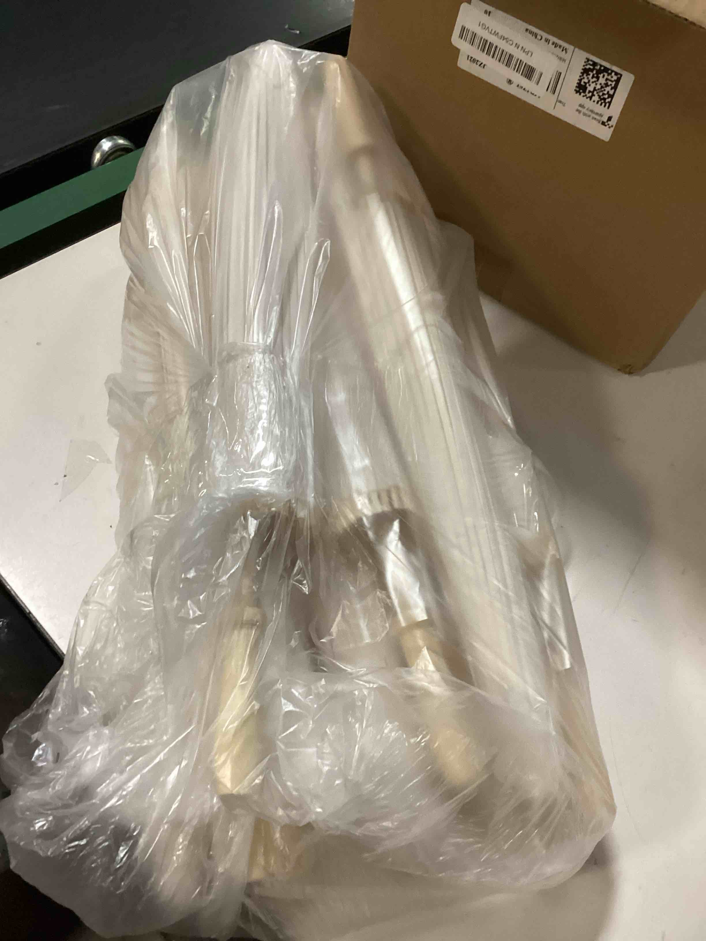 https://s3.amazonaws.com/lotting-images-prod/bidfta/PPE2669688_1757522687847.jpeg