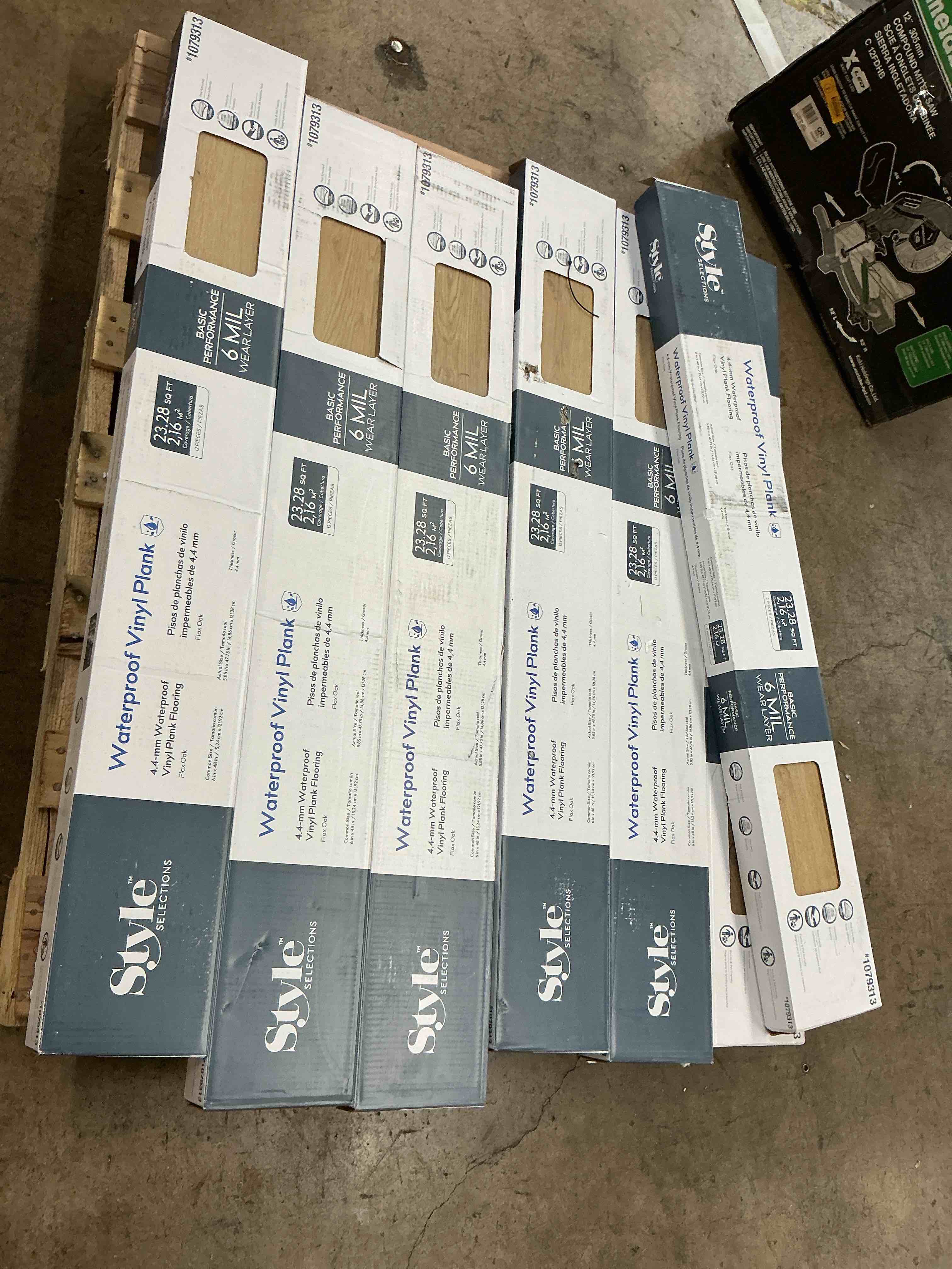 Condition photo showing Good Condition for Style Selections Oak 6.0-mil x 6.0-in W Waterproof Luxury 139.68sqft