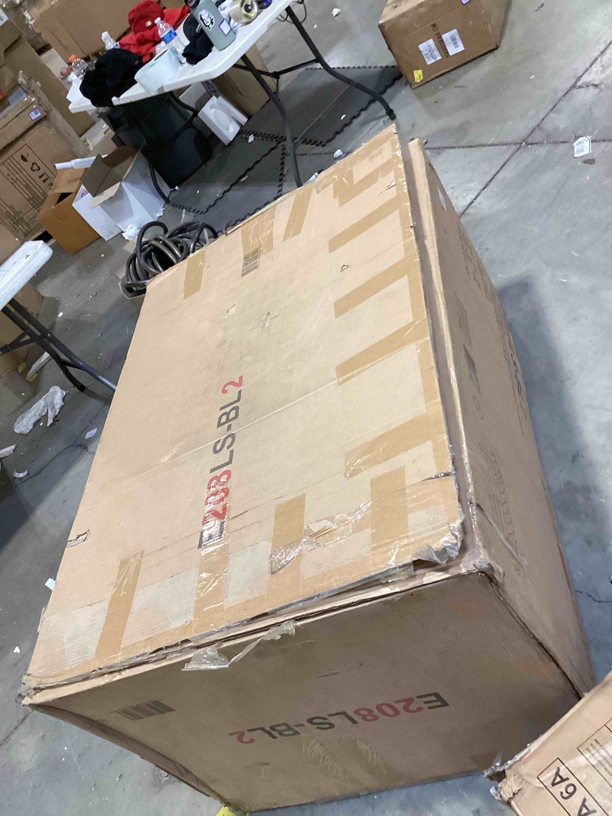 https://s3.amazonaws.com/lotting-images-prod/bidfta/PPE2752228_1757356444697.jpeg