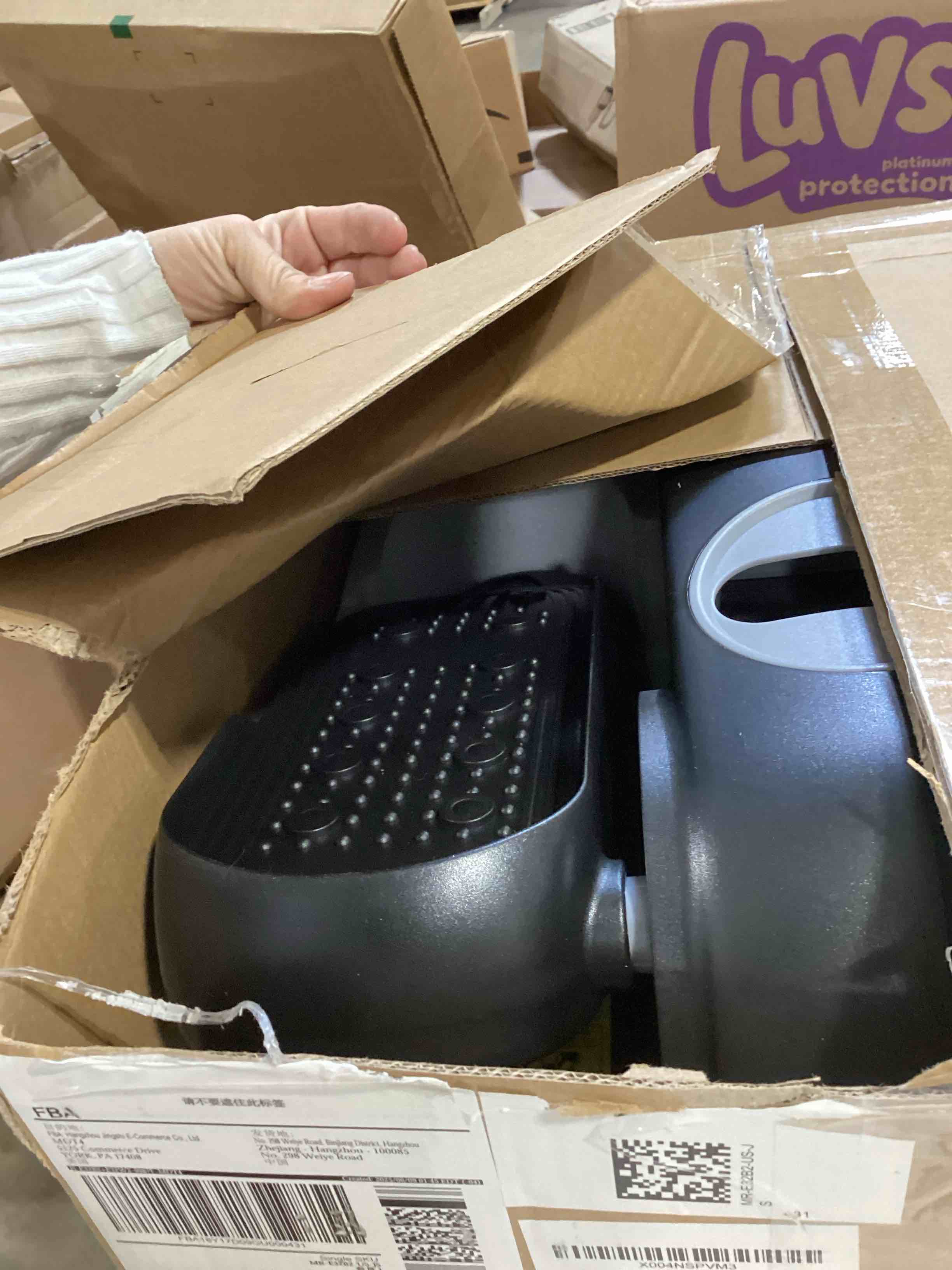 https://s3.amazonaws.com/lotting-images-prod/bidfta/PPE2754827_1759173406963.jpeg