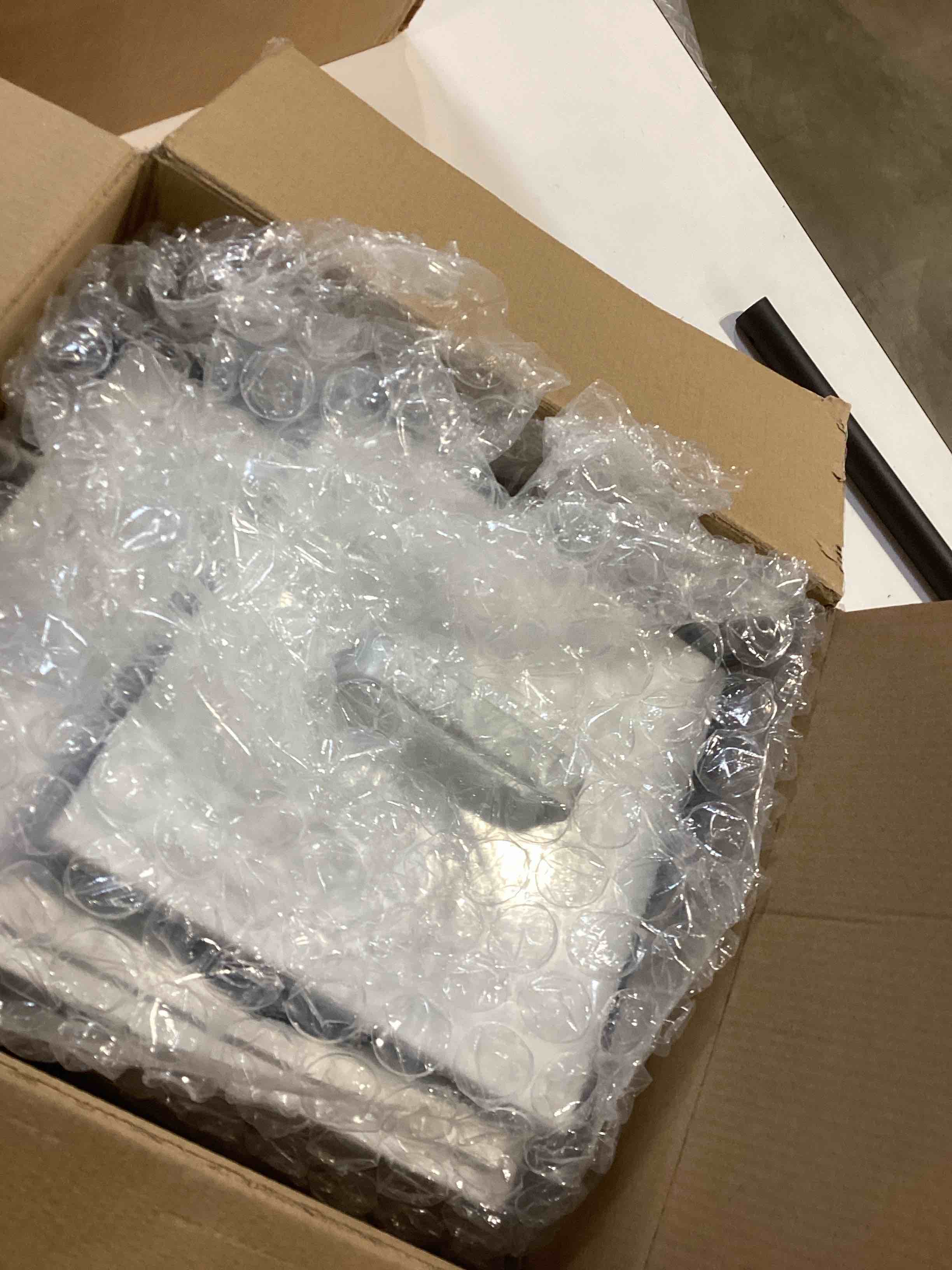 https://s3.amazonaws.com/lotting-images-prod/bidfta/PPE2754966_1759248646305.jpeg