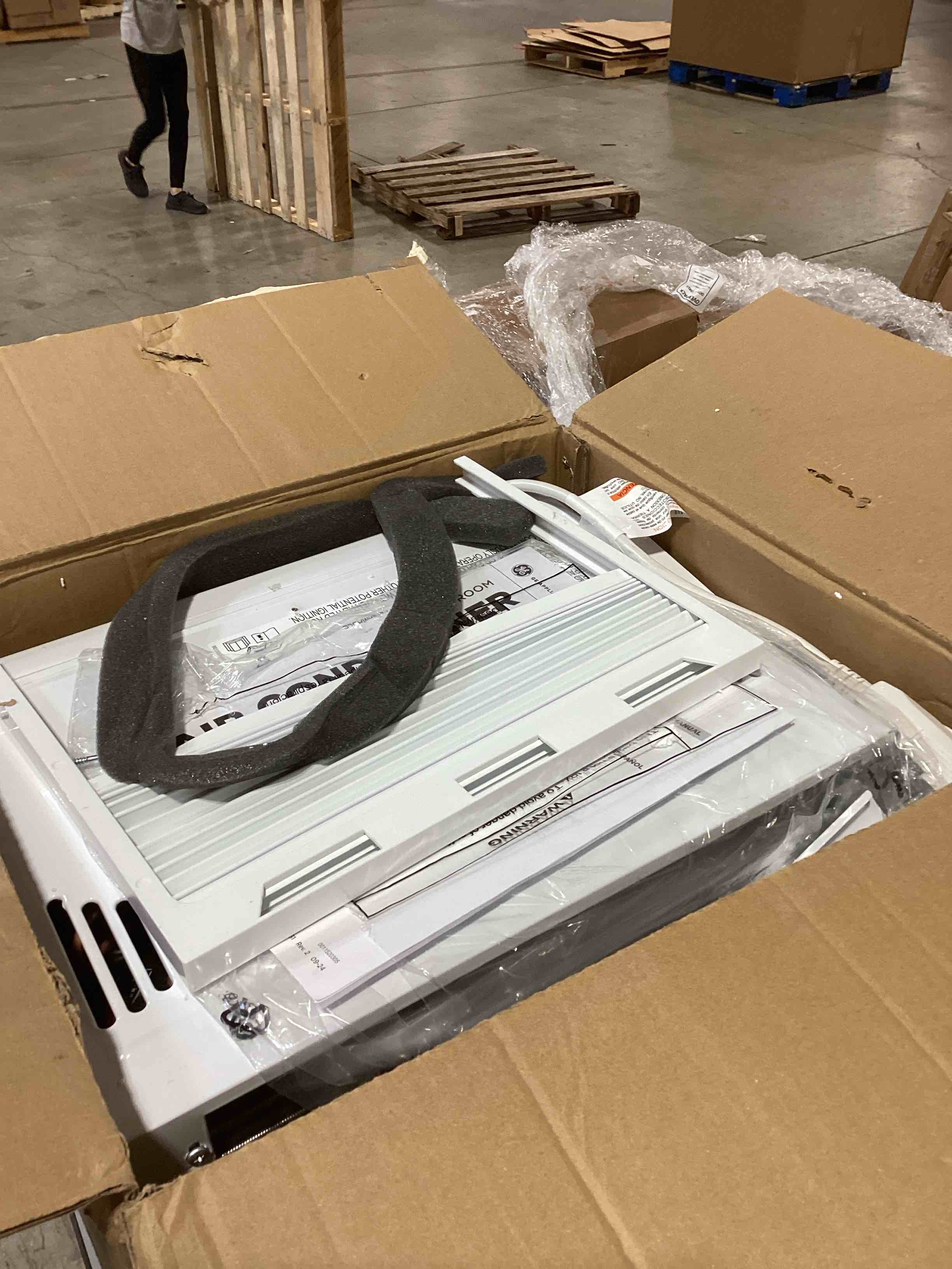https://s3.amazonaws.com/lotting-images-prod/bidfta/PPE2761357_1757600833184.jpeg