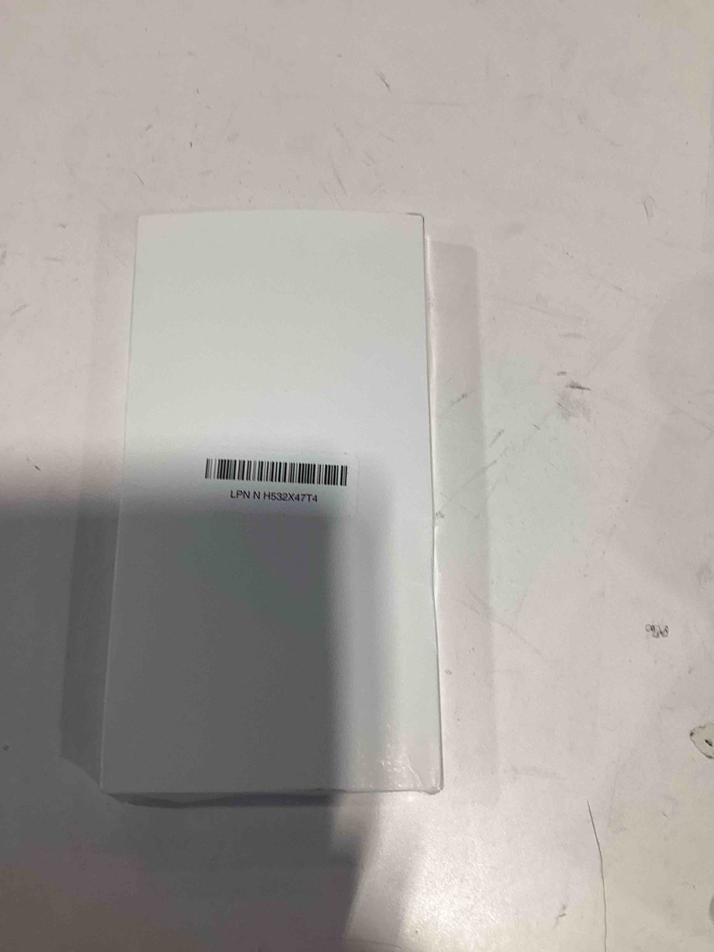 SOFPLATE 300Pcs Flower Shaped Letter Beads Acrylic Alphabet Beads Bulk 10.5x11mm White Black Plastic