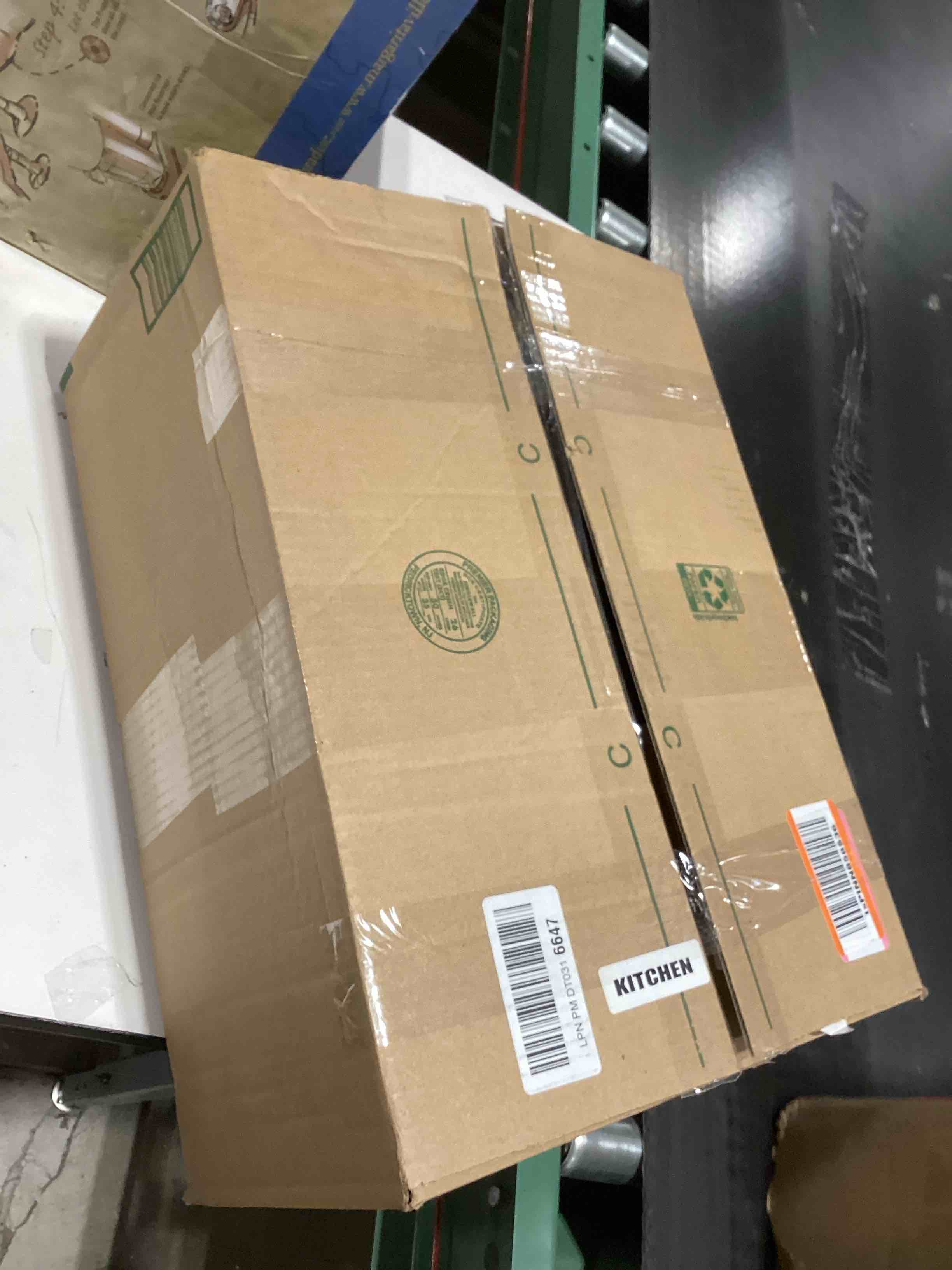 SMEG 50's Retro Style 7 Cup Electric Water Kettle with Automatic Shutoff, Removable Base, and Water 