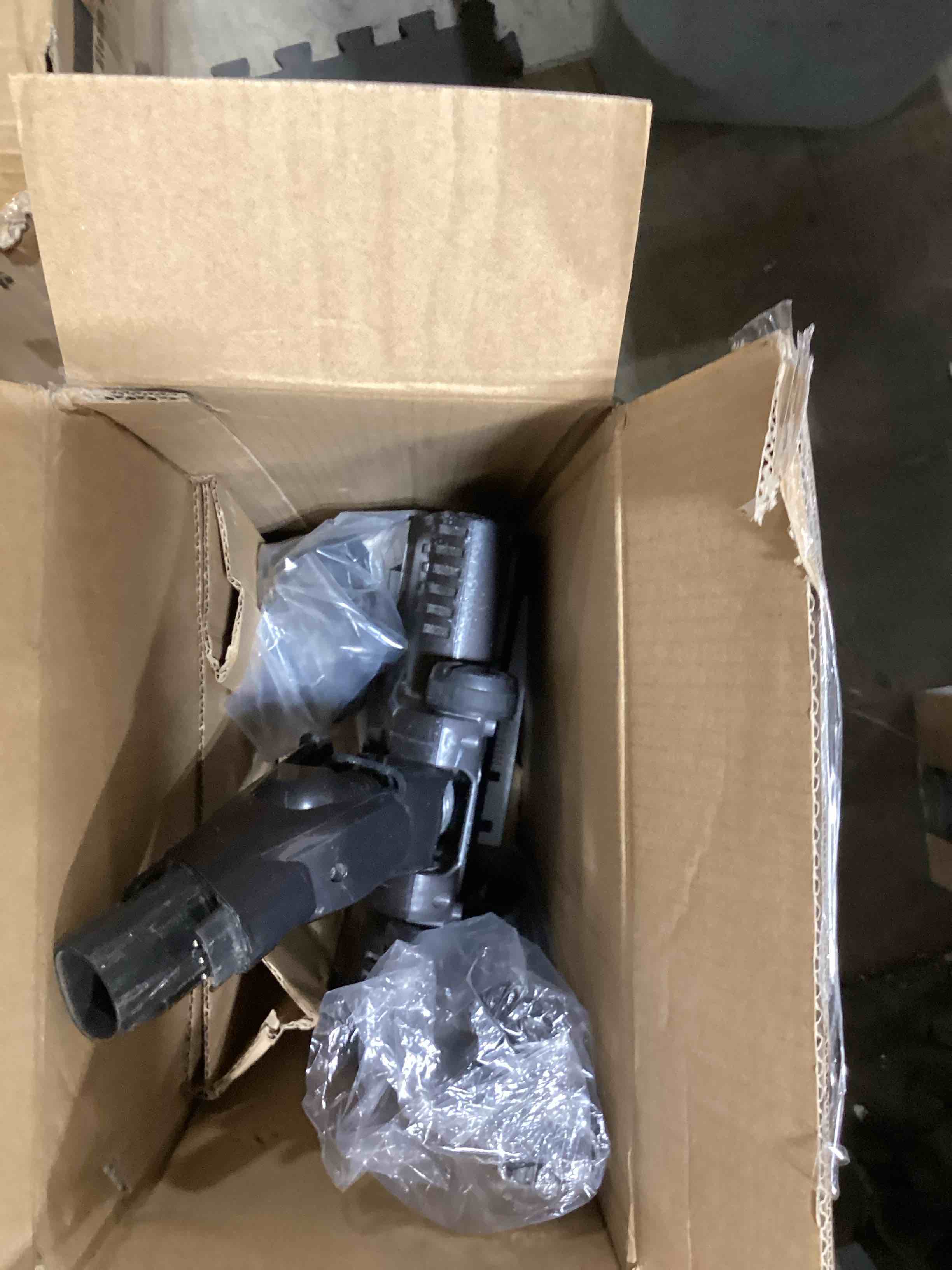 https://s3.amazonaws.com/lotting-images-prod/bidfta/PPE2767584_1758567191374.jpeg