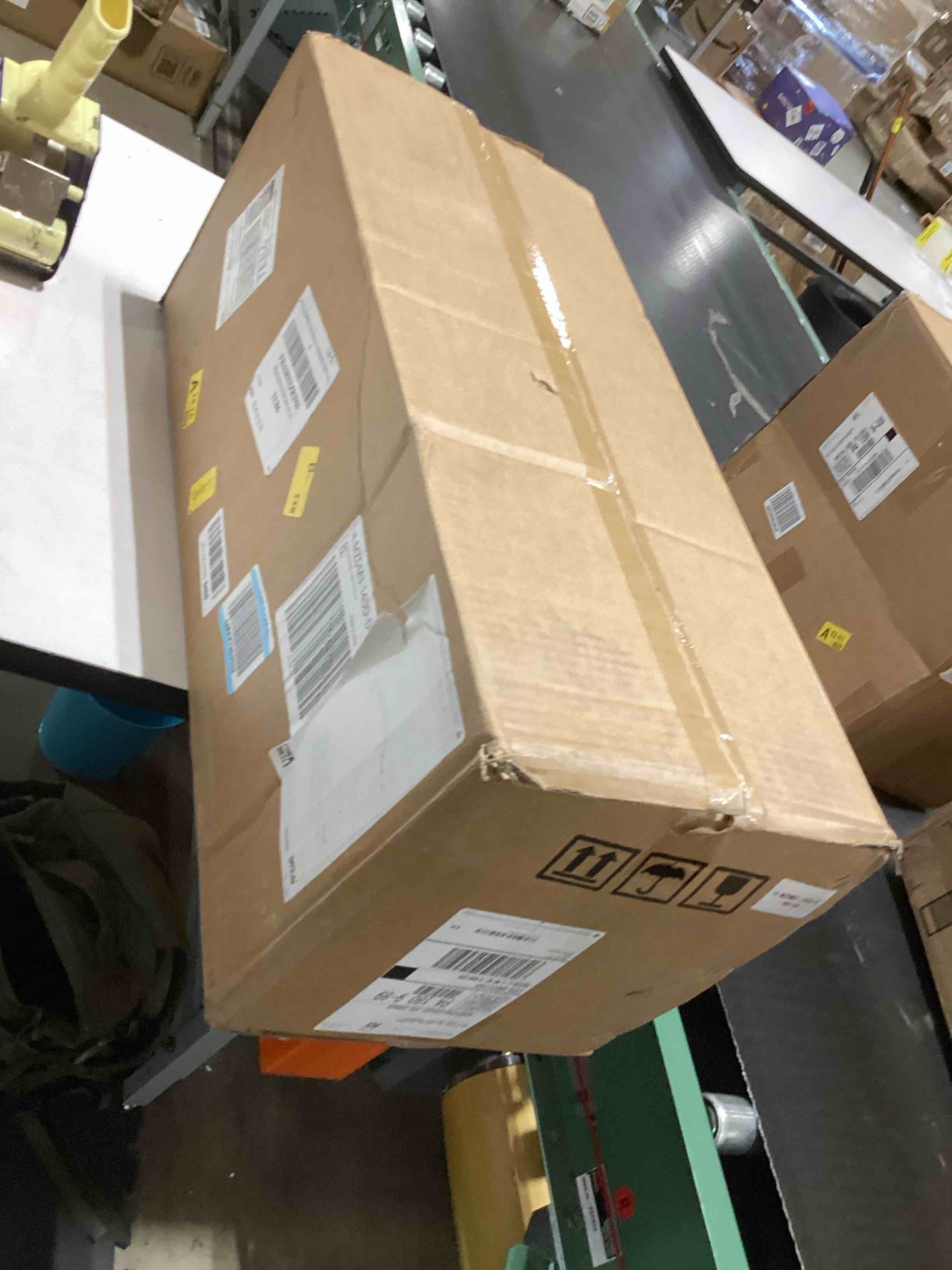 https://s3.amazonaws.com/lotting-images-prod/bidfta/PPE2767809_1758654826920.jpeg