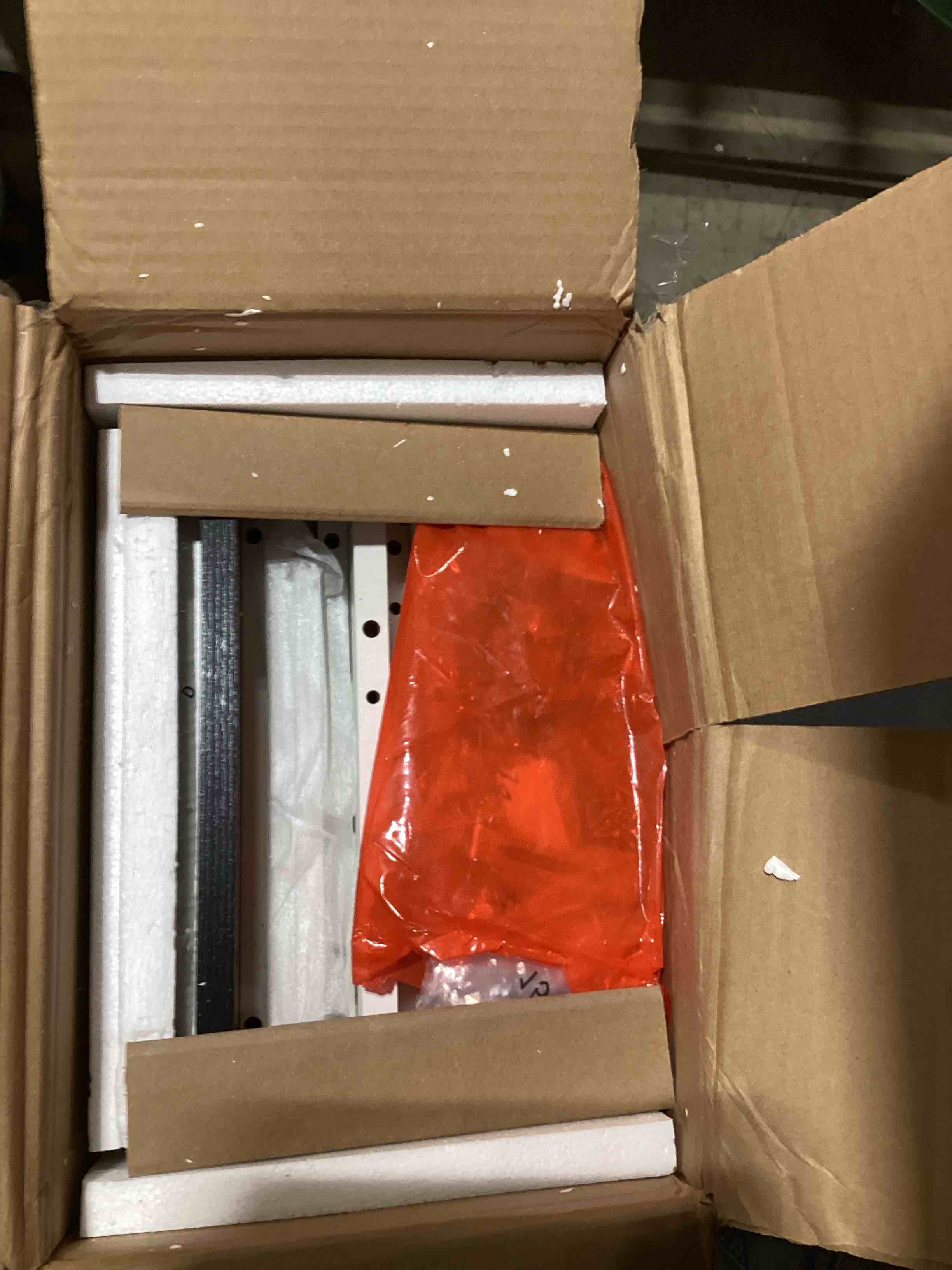https://s3.amazonaws.com/lotting-images-prod/bidfta/PPE2767945_1758717849301.jpeg