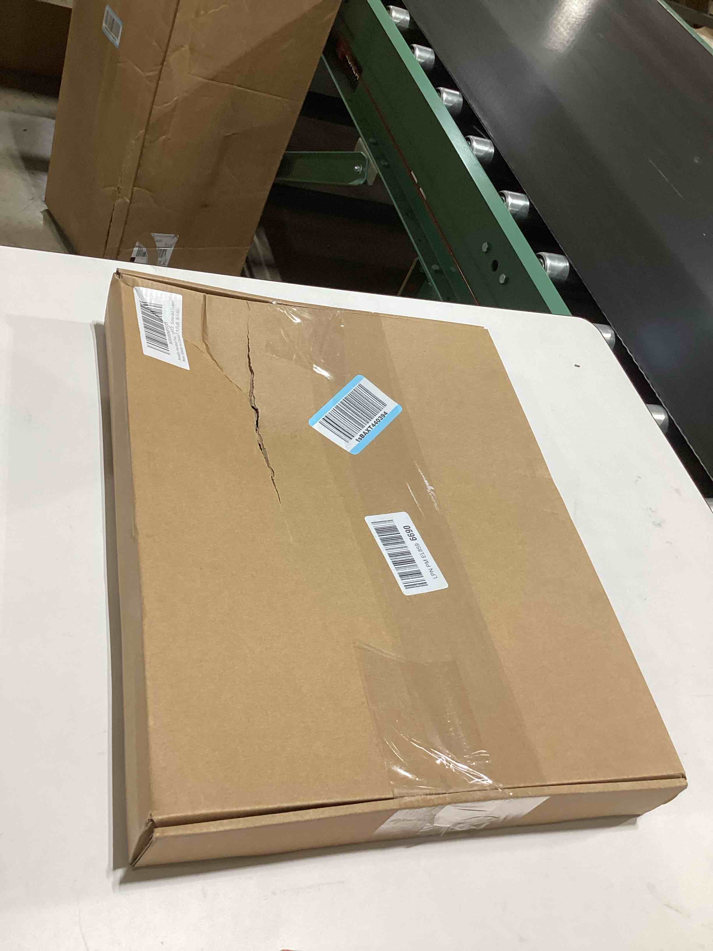 https://s3.amazonaws.com/lotting-images-prod/bidfta/PPE2768444_1758888372851.jpeg