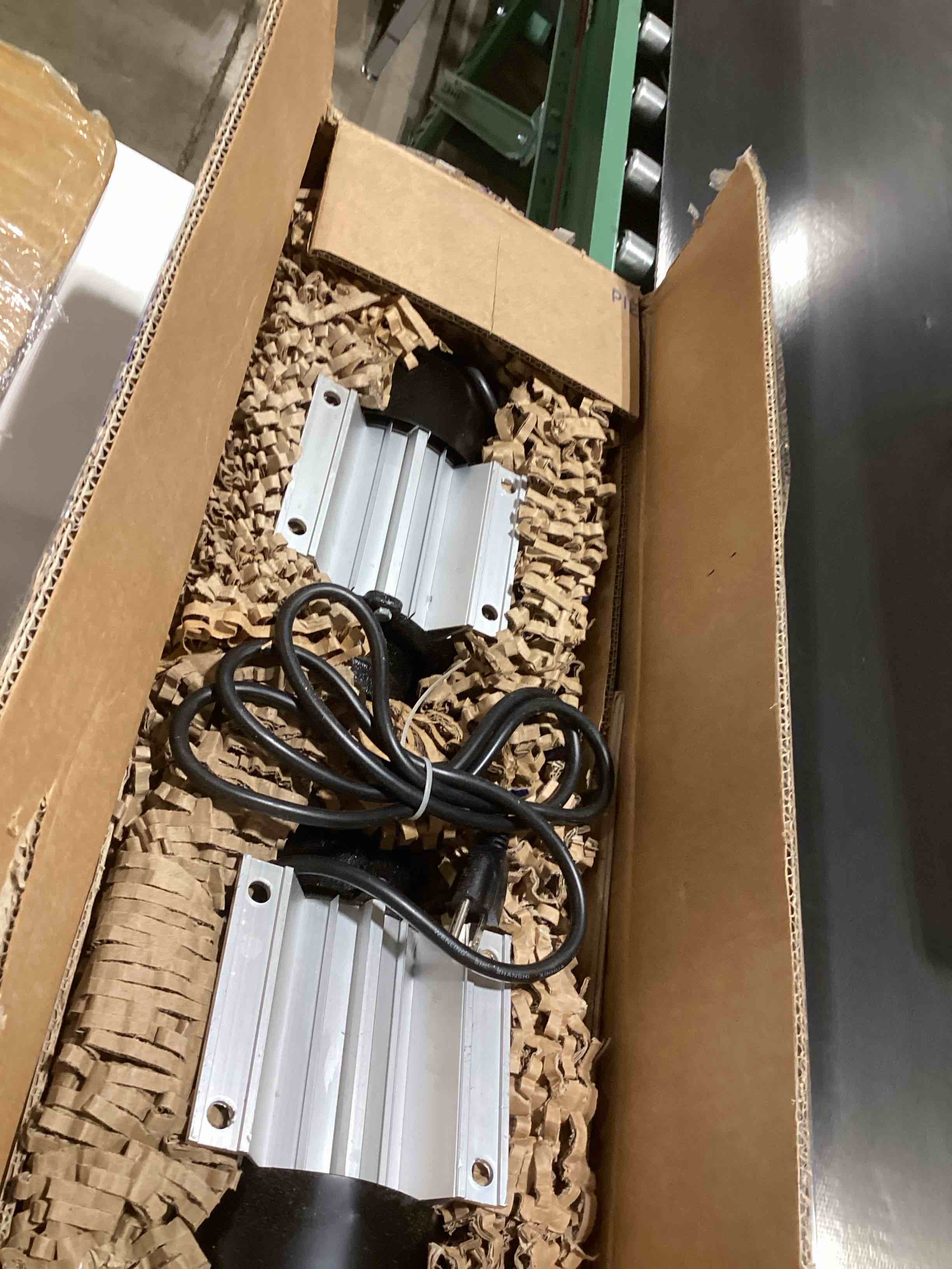 https://s3.amazonaws.com/lotting-images-prod/bidfta/PPE2768895_1759244057813.jpeg