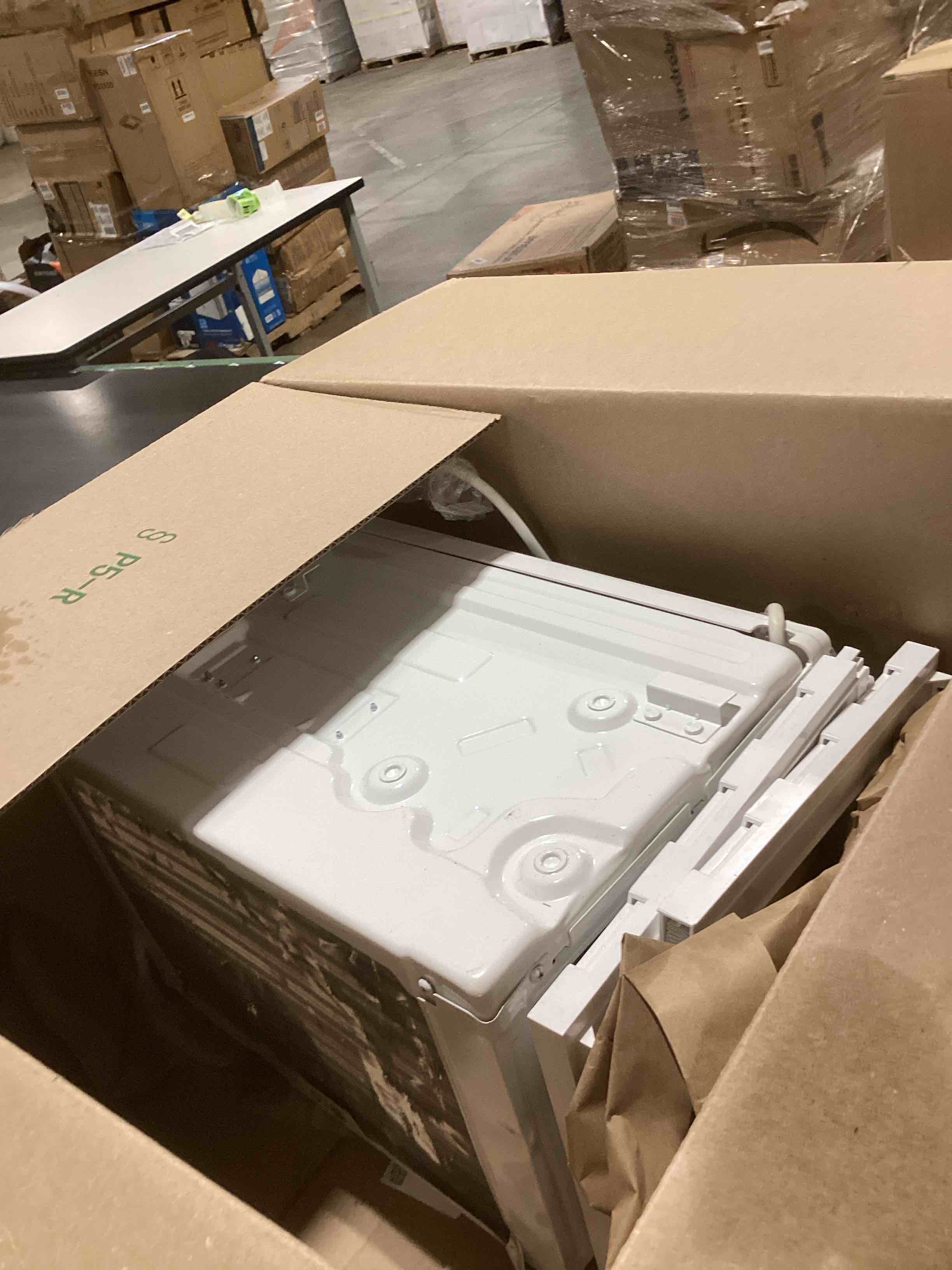 https://s3.amazonaws.com/lotting-images-prod/bidfta/PPE2769153_1759331210695.jpeg