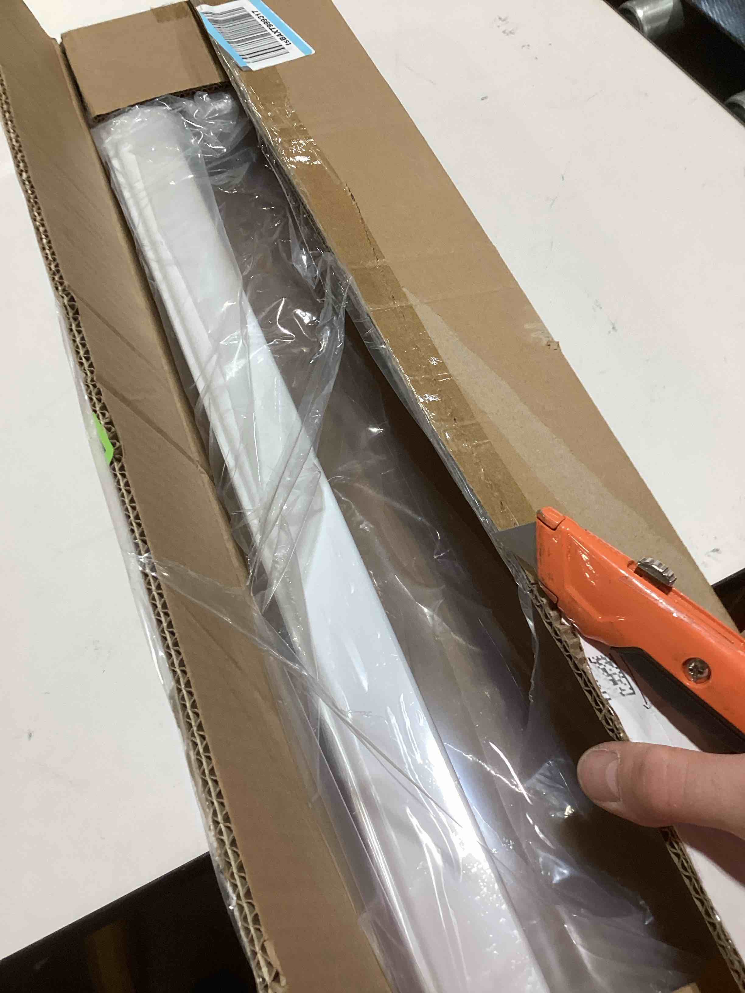 https://s3.amazonaws.com/lotting-images-prod/bidfta/PPE2769182_1759336414324.jpeg