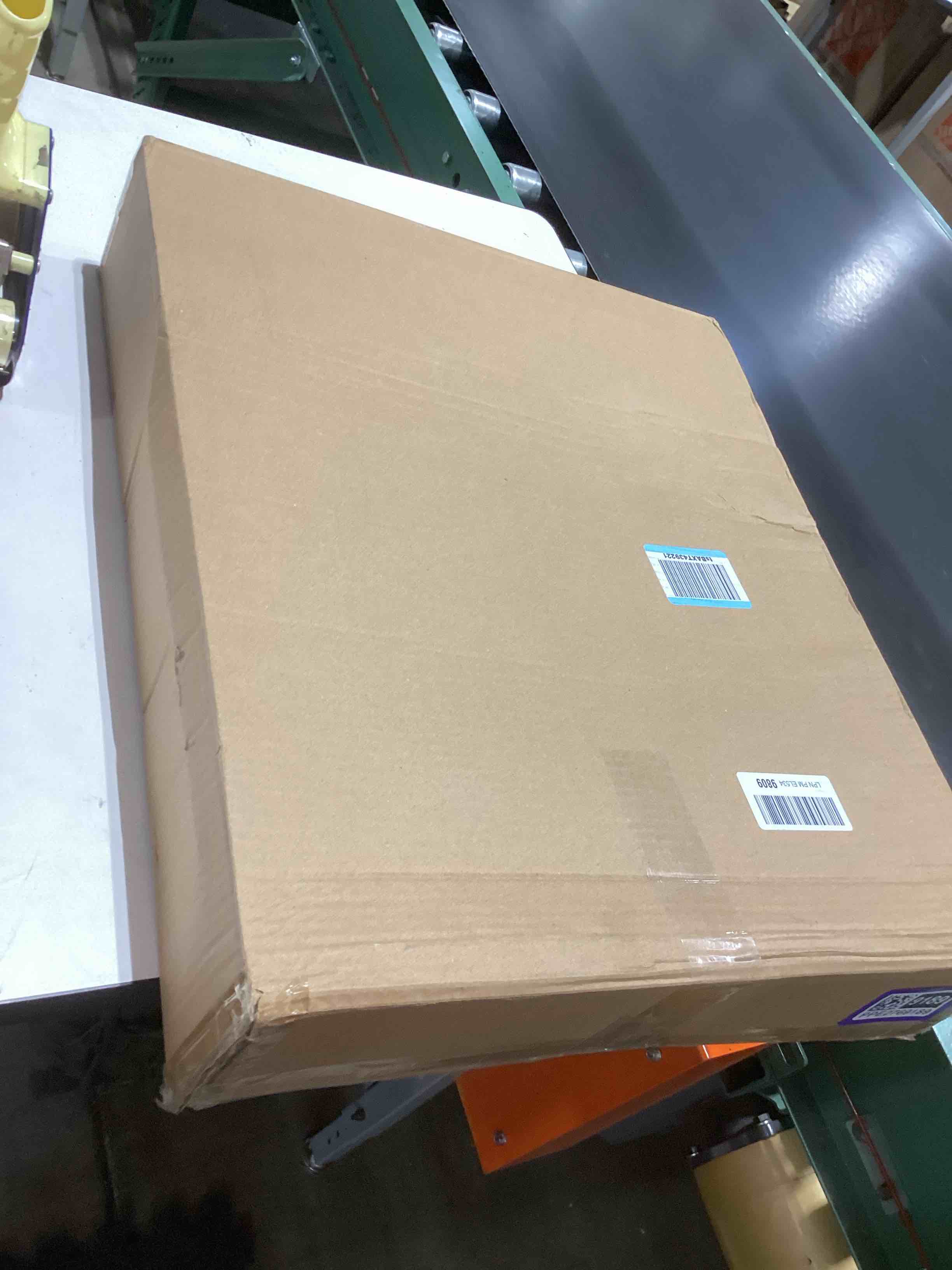https://s3.amazonaws.com/lotting-images-prod/bidfta/PPE2769189_1759337404554.jpeg