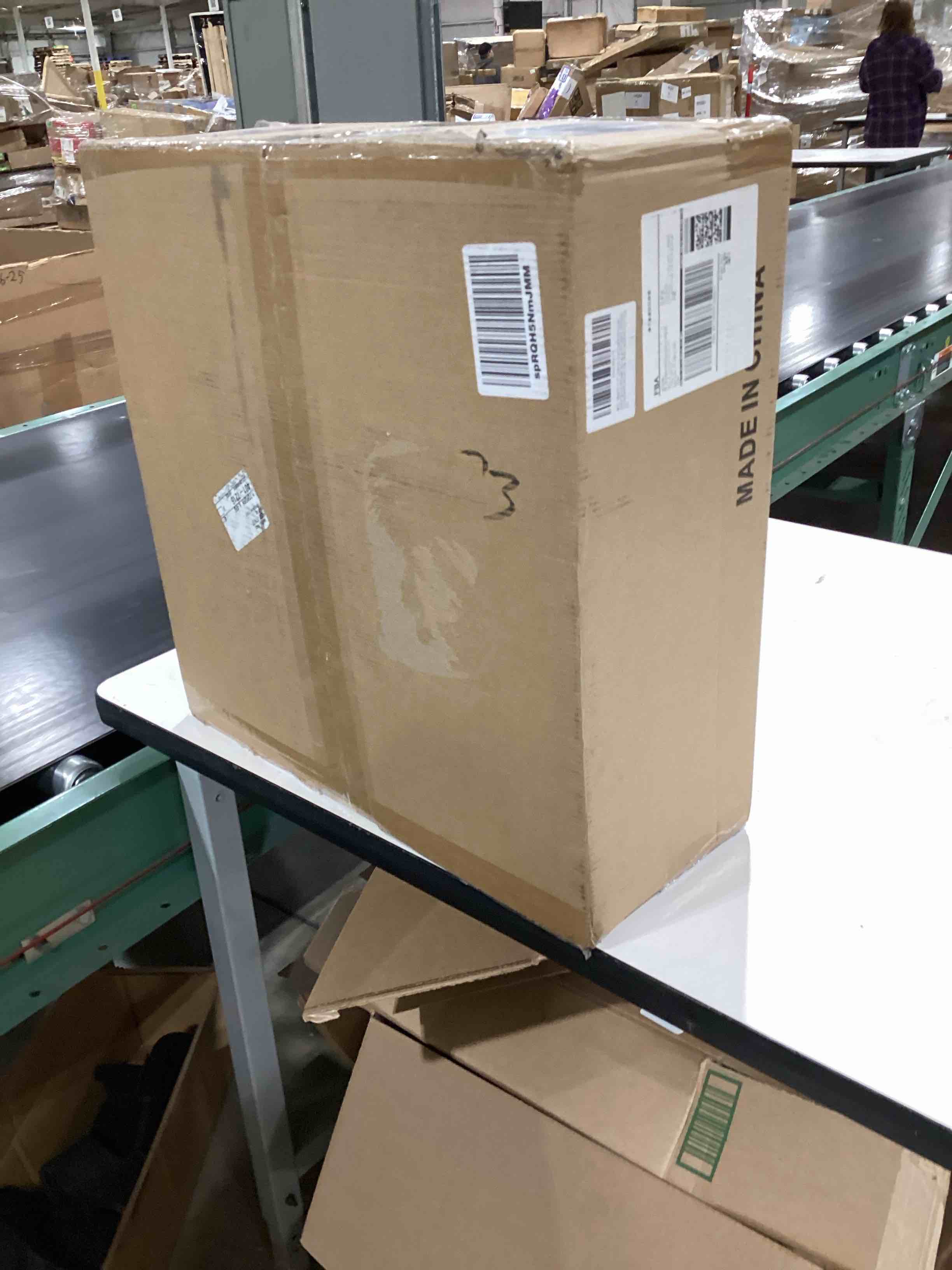 https://s3.amazonaws.com/lotting-images-prod/bidfta/PPE2770323_1760614334639.jpeg