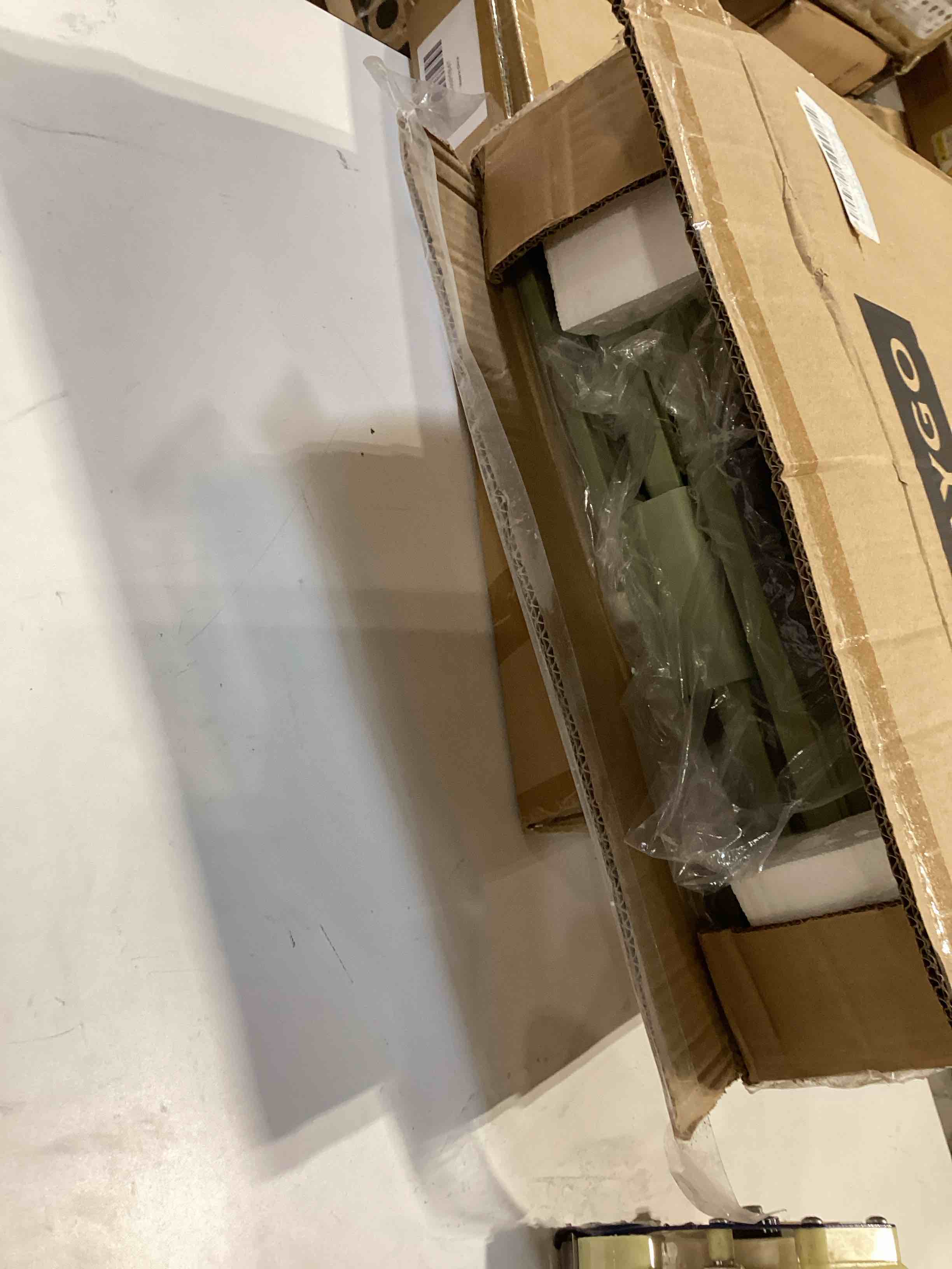 https://s3.amazonaws.com/lotting-images-prod/bidfta/PPE2773210_1759336074615.jpeg