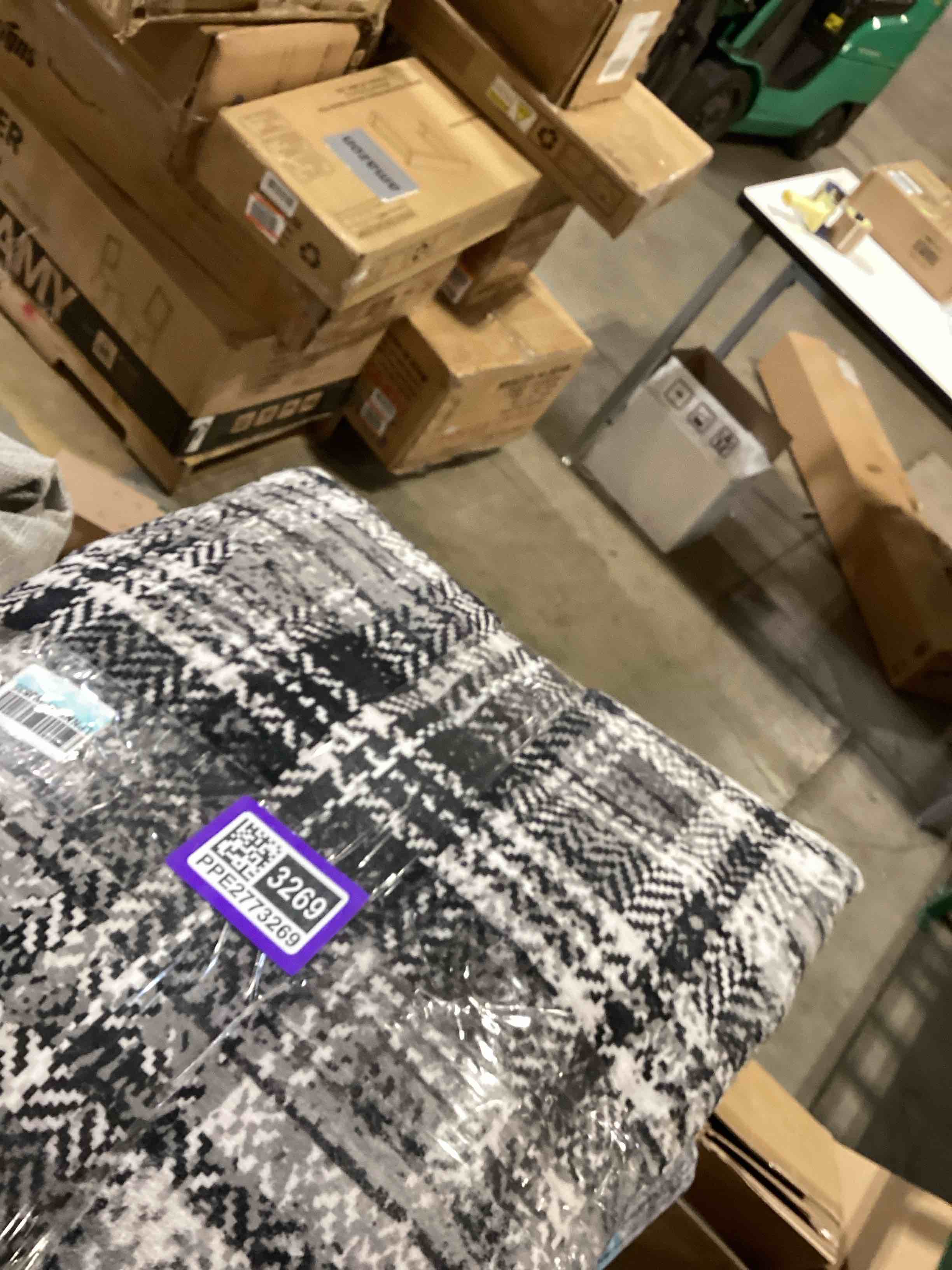 https://s3.amazonaws.com/lotting-images-prod/bidfta/PPE2773269_1759344904509.jpeg