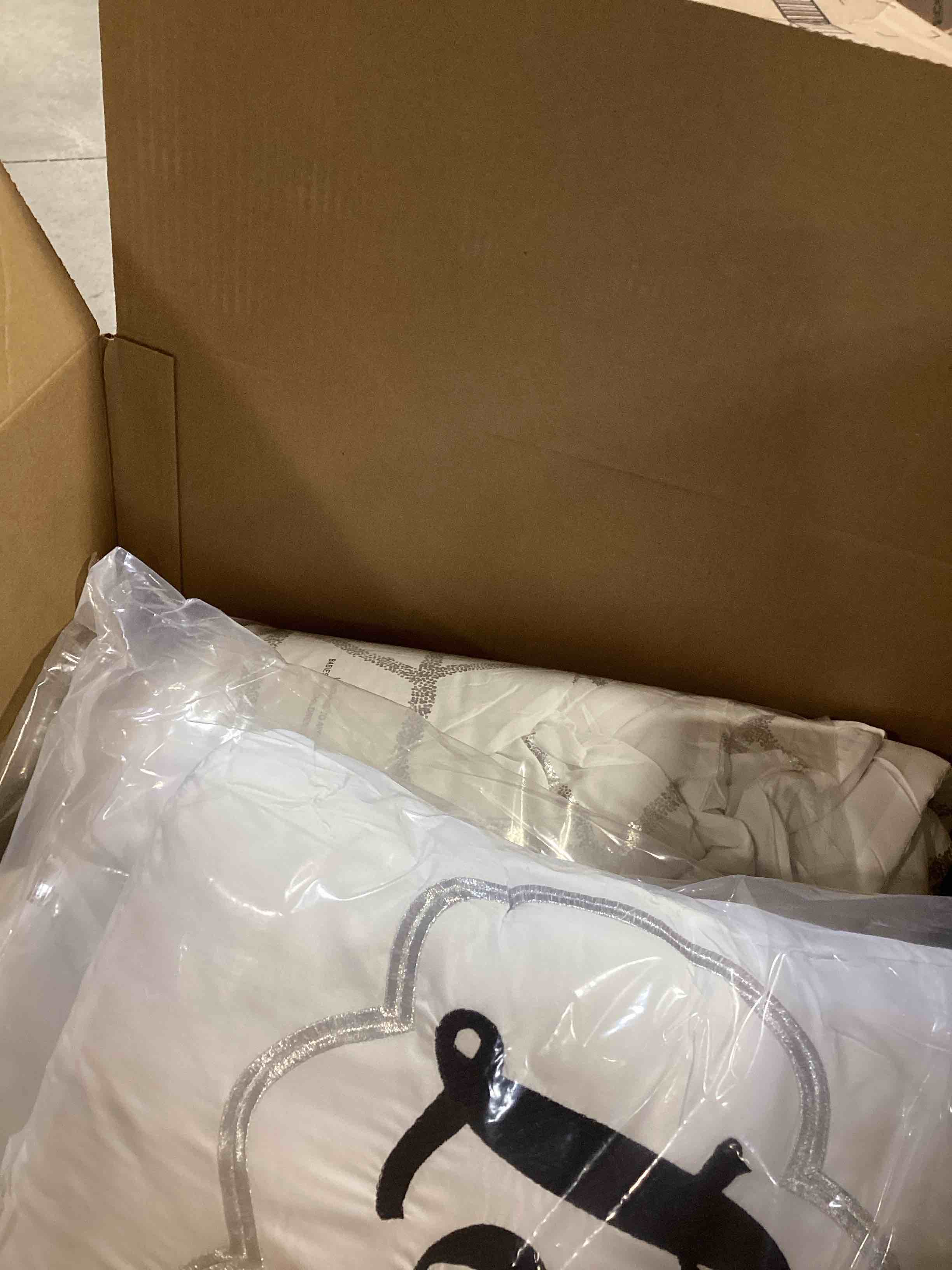 https://s3.amazonaws.com/lotting-images-prod/bidfta/PPE2773798_1759770394988.jpeg