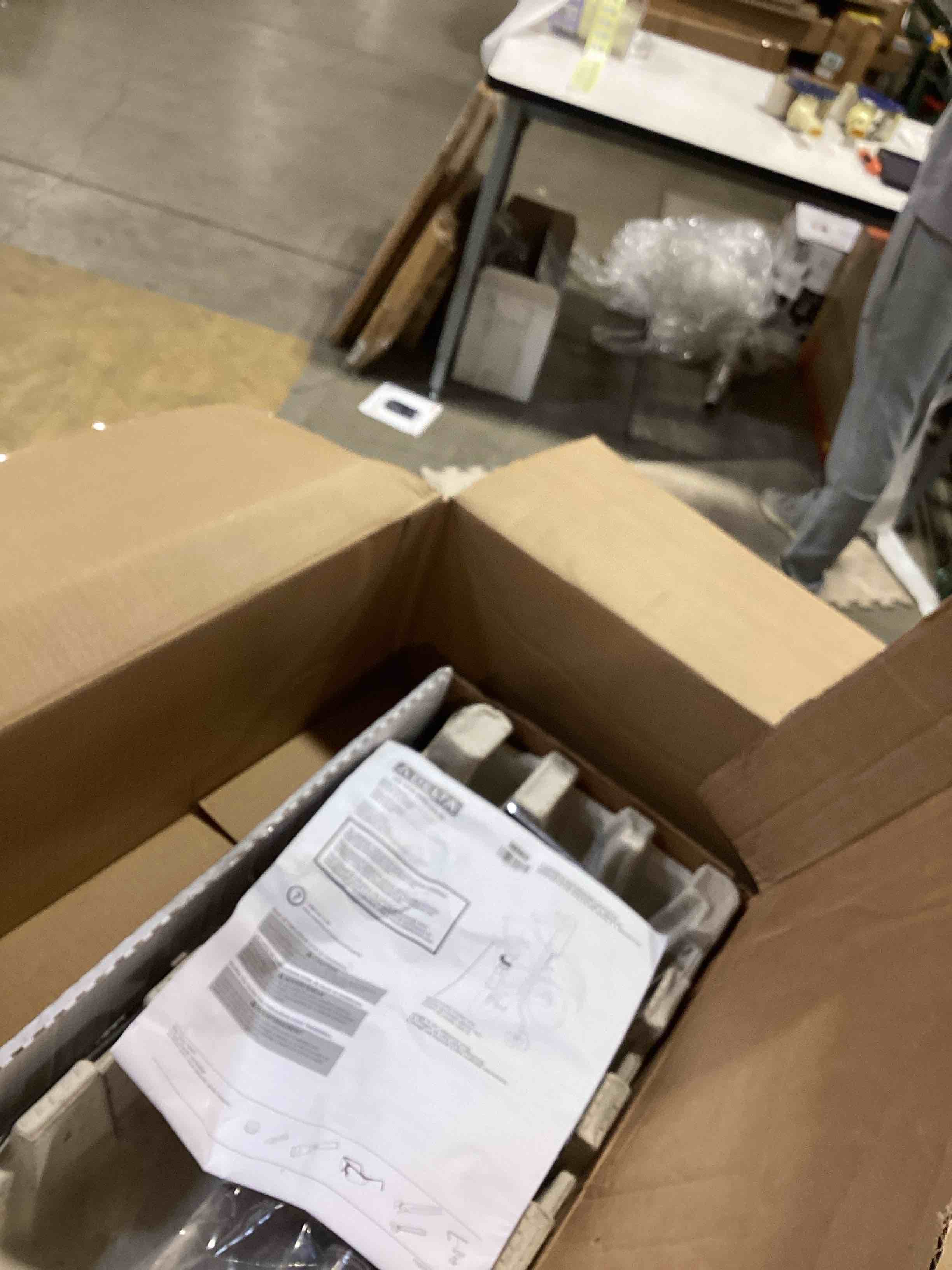 https://s3.amazonaws.com/lotting-images-prod/bidfta/PPE2774152_1760018414146.jpeg