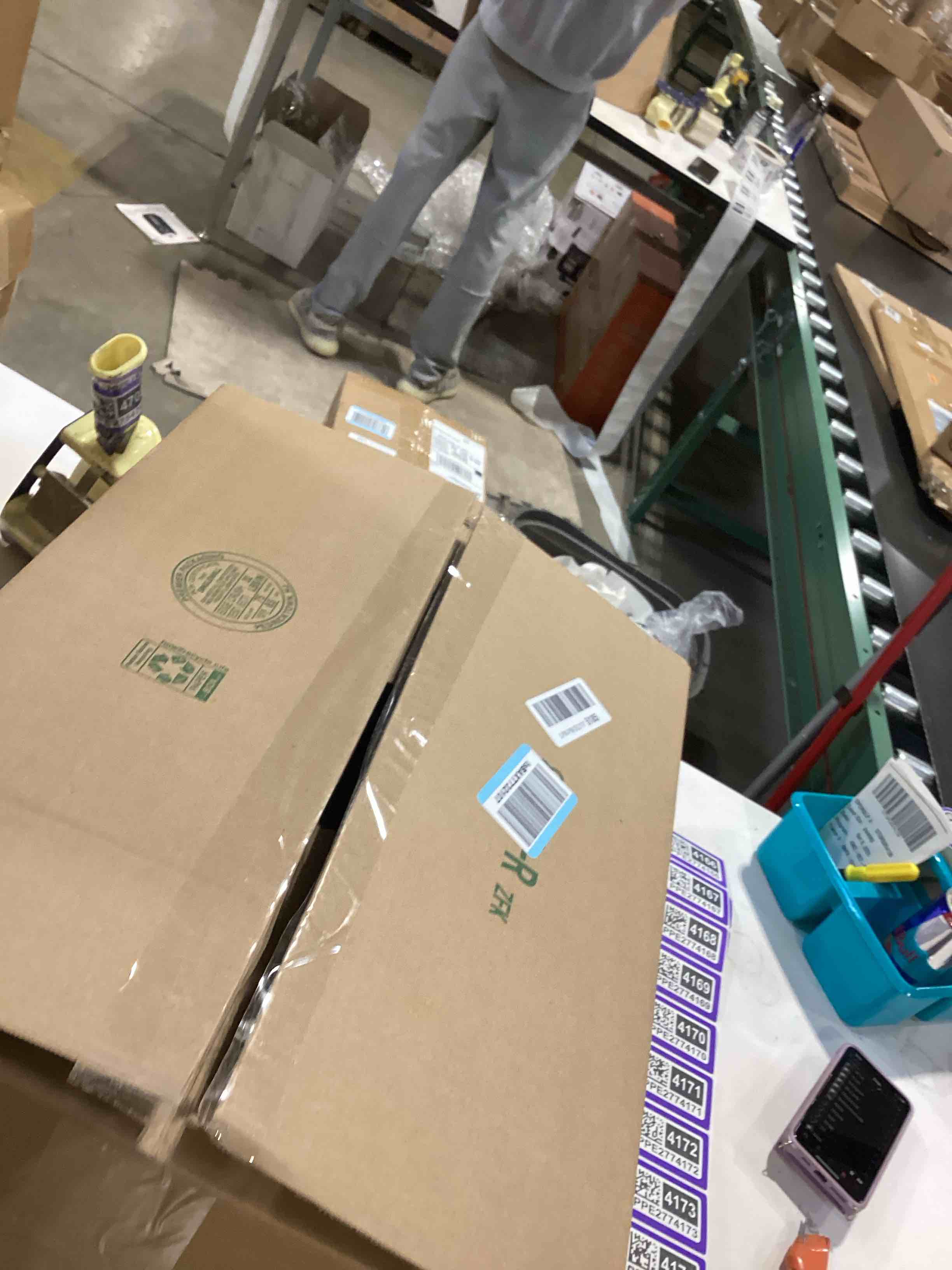https://s3.amazonaws.com/lotting-images-prod/bidfta/PPE2774159_1760019130385.jpeg