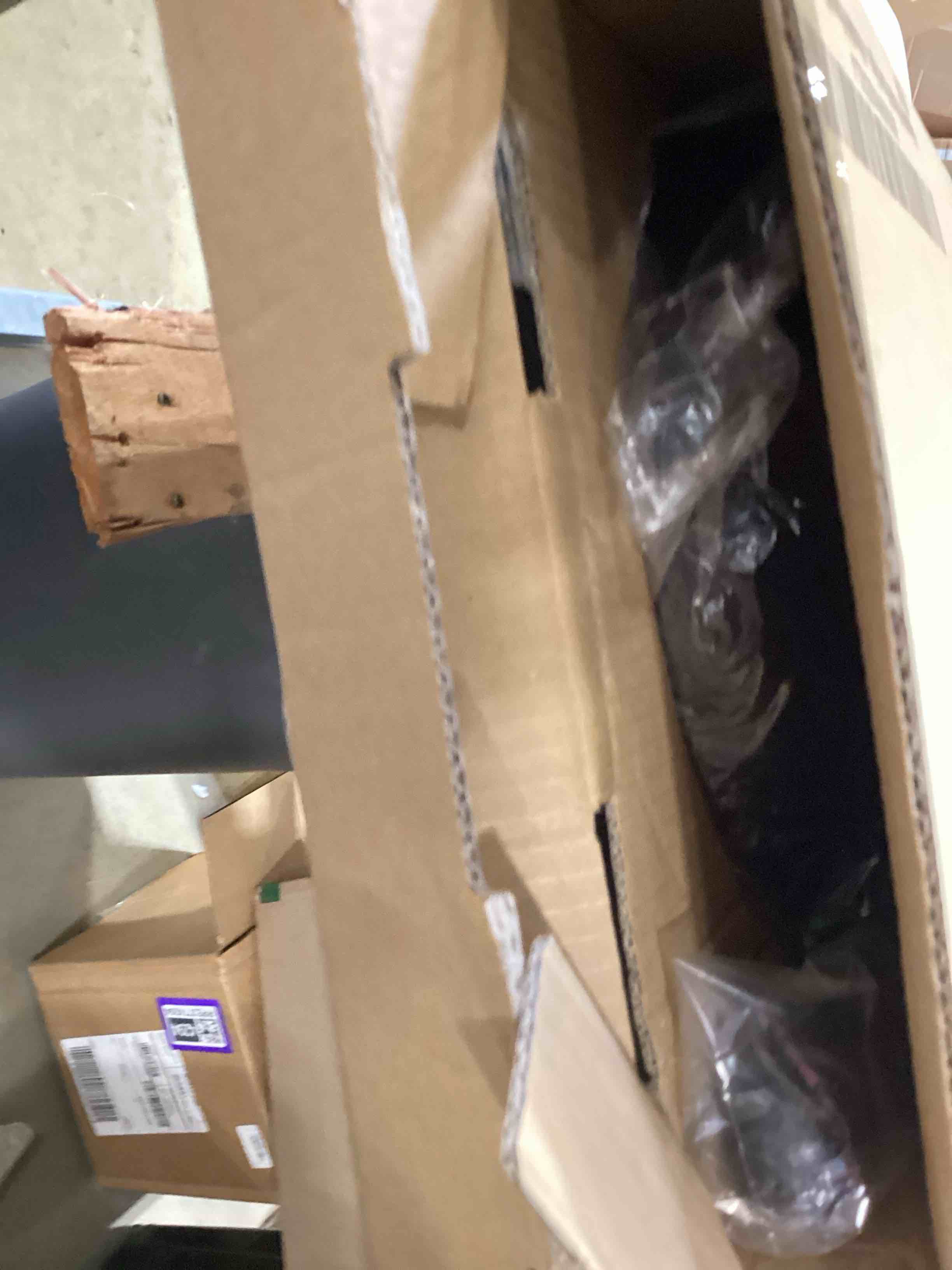 https://s3.amazonaws.com/lotting-images-prod/bidfta/PPE2774391_1760114652741.jpeg