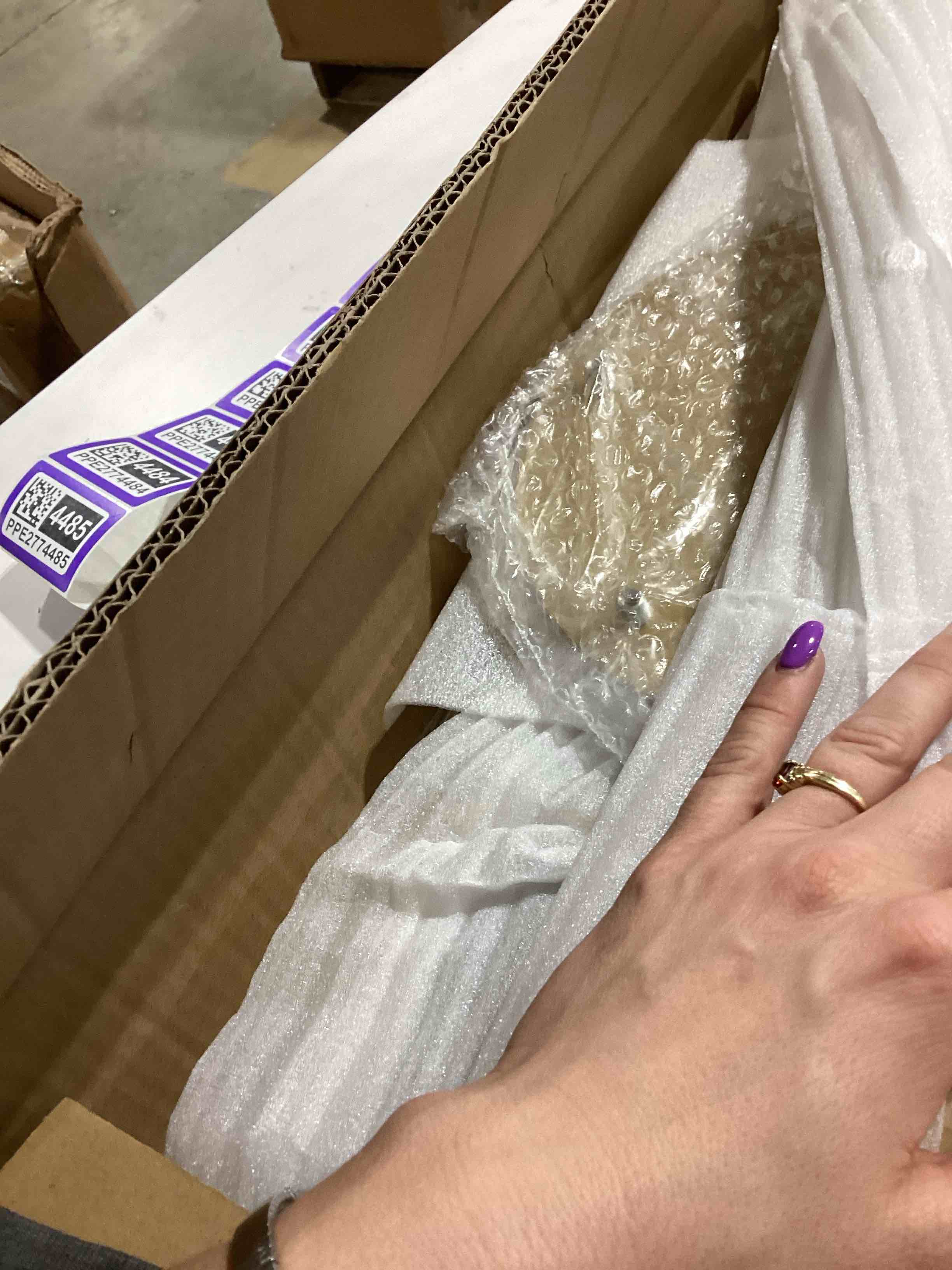 https://s3.amazonaws.com/lotting-images-prod/bidfta/PPE2774475_1760441413415.jpeg
