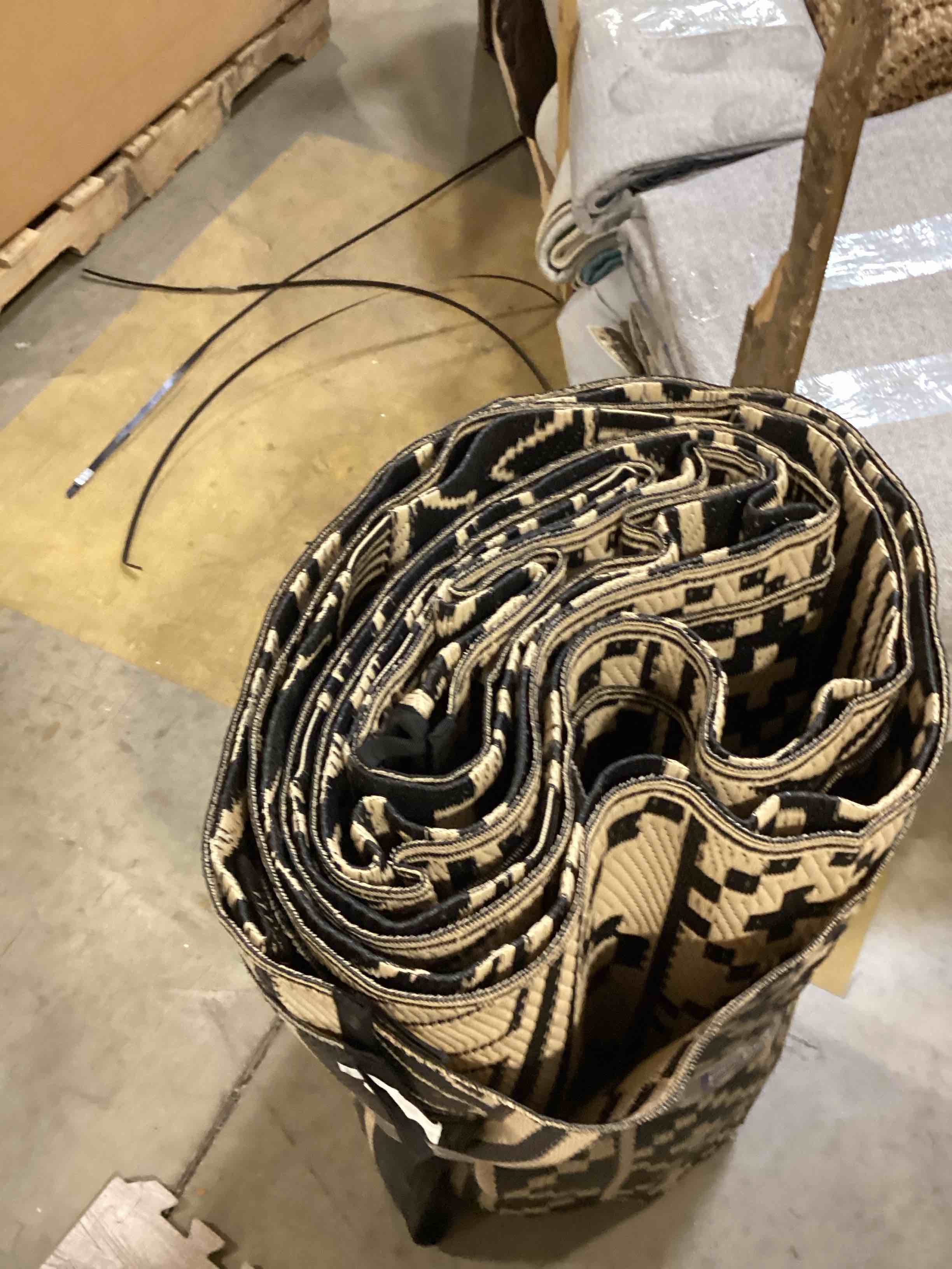 https://s3.amazonaws.com/lotting-images-prod/bidfta/PPE2774574_1760455361238.jpeg
