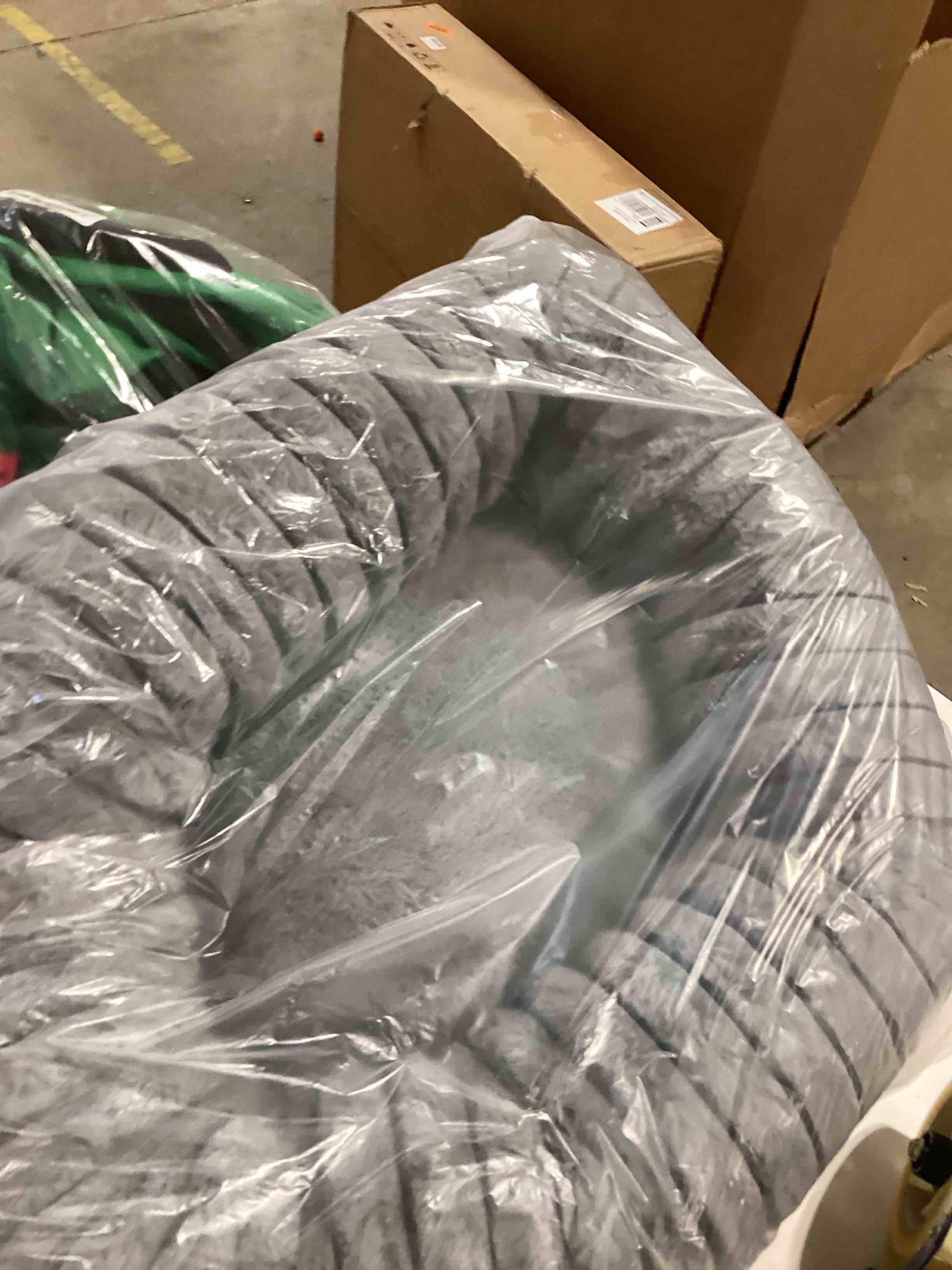 https://s3.amazonaws.com/lotting-images-prod/bidfta/PPE2775002_1760704534624.jpeg
