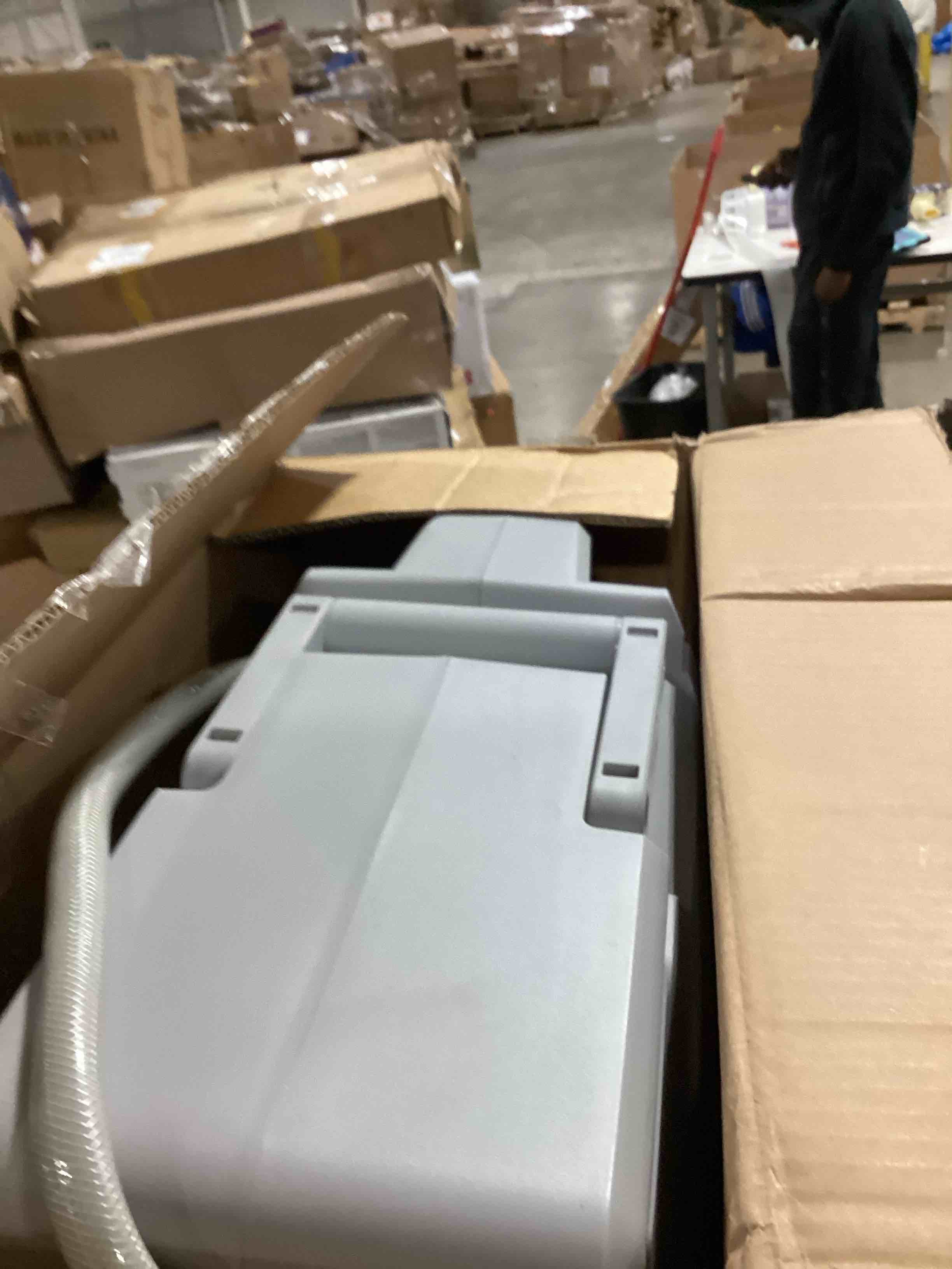 https://s3.amazonaws.com/lotting-images-prod/bidfta/PPE2775137_1760962990628.jpeg