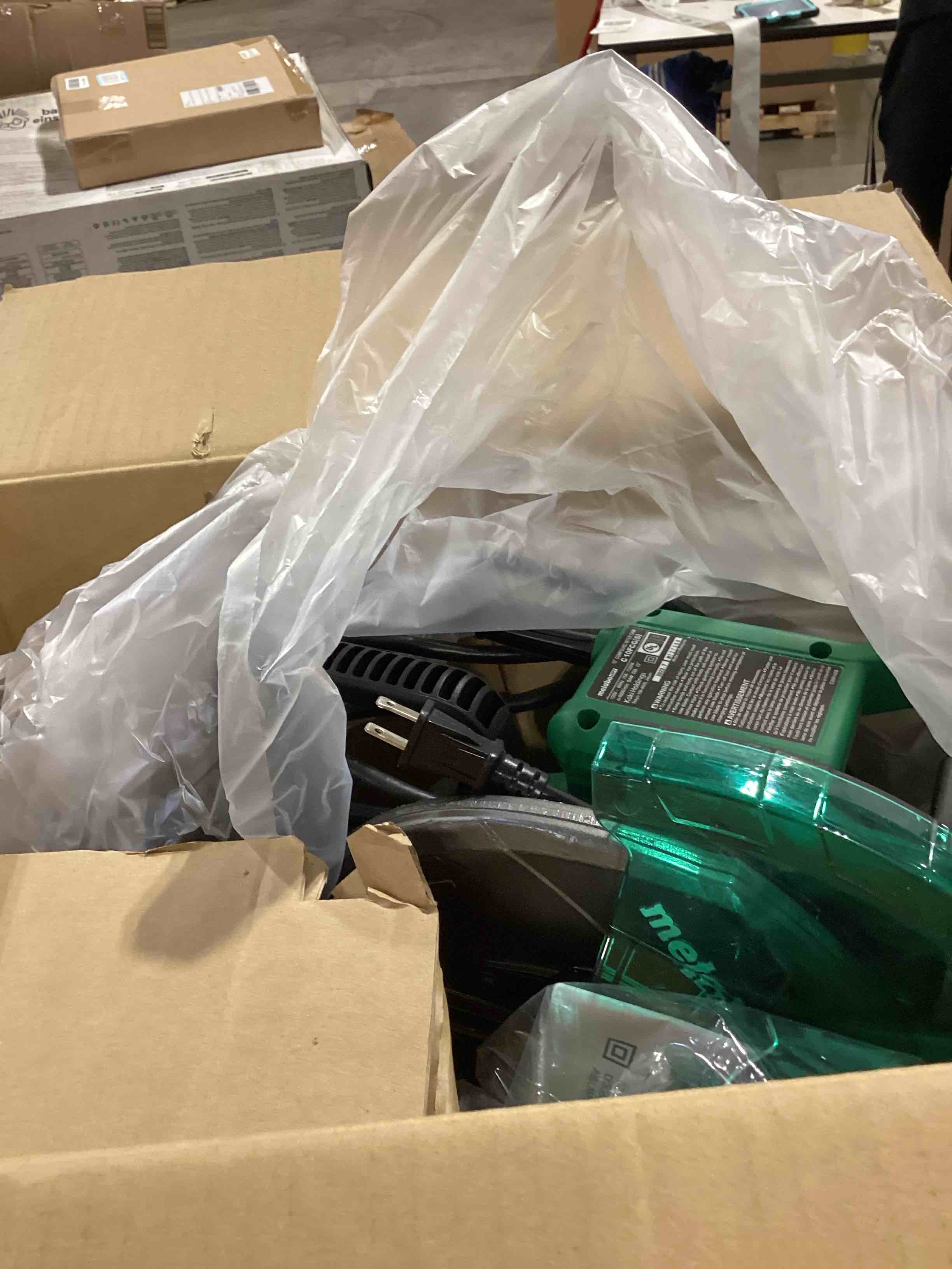 https://s3.amazonaws.com/lotting-images-prod/bidfta/PPE2775153_1760964166853.jpeg
