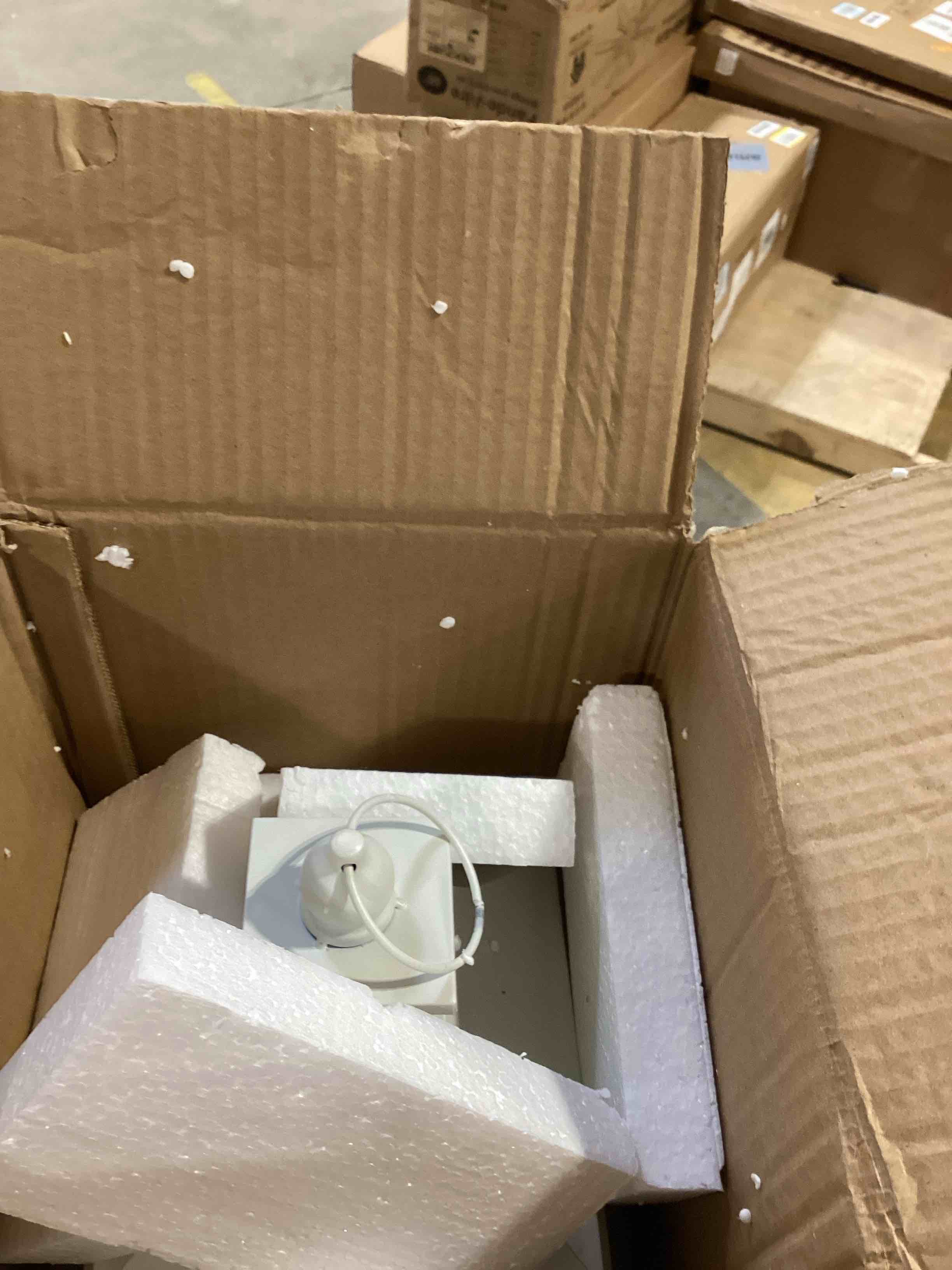 https://s3.amazonaws.com/lotting-images-prod/bidfta/PPE2775179_1760970647557.jpeg