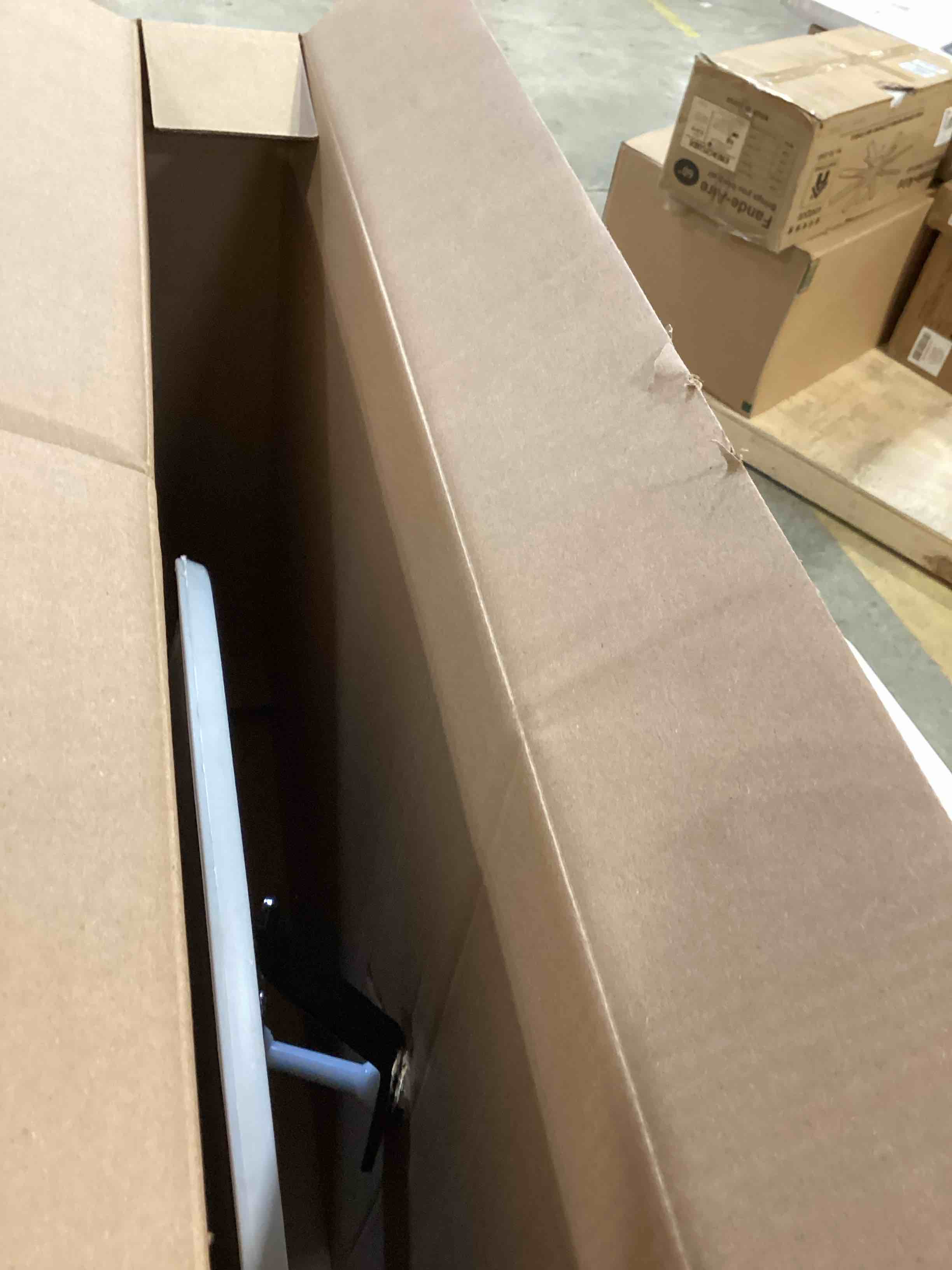 https://s3.amazonaws.com/lotting-images-prod/bidfta/PPE2775195_1760970867624.jpeg