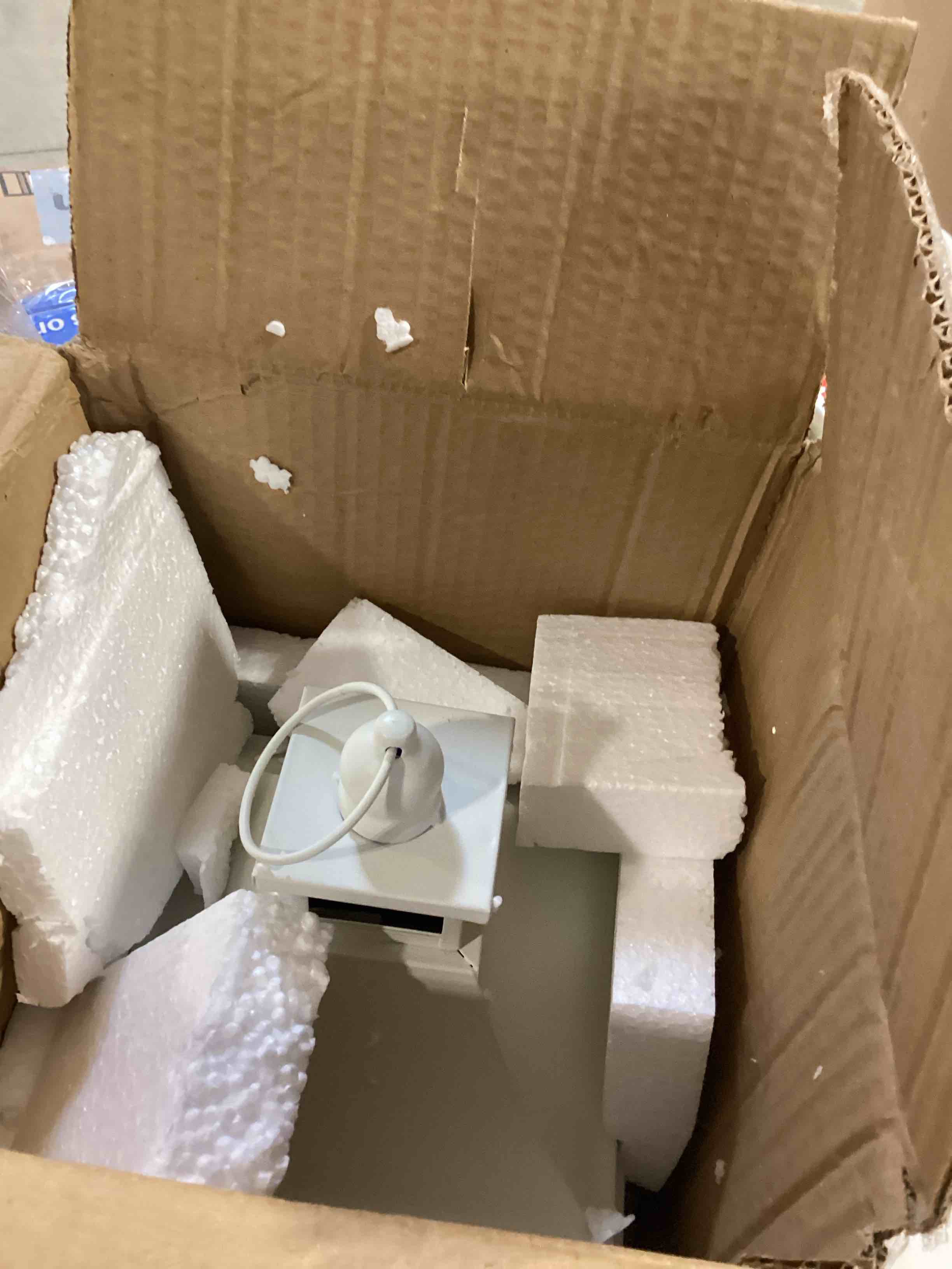 https://s3.amazonaws.com/lotting-images-prod/bidfta/PPE2775207_1760972634586.jpeg