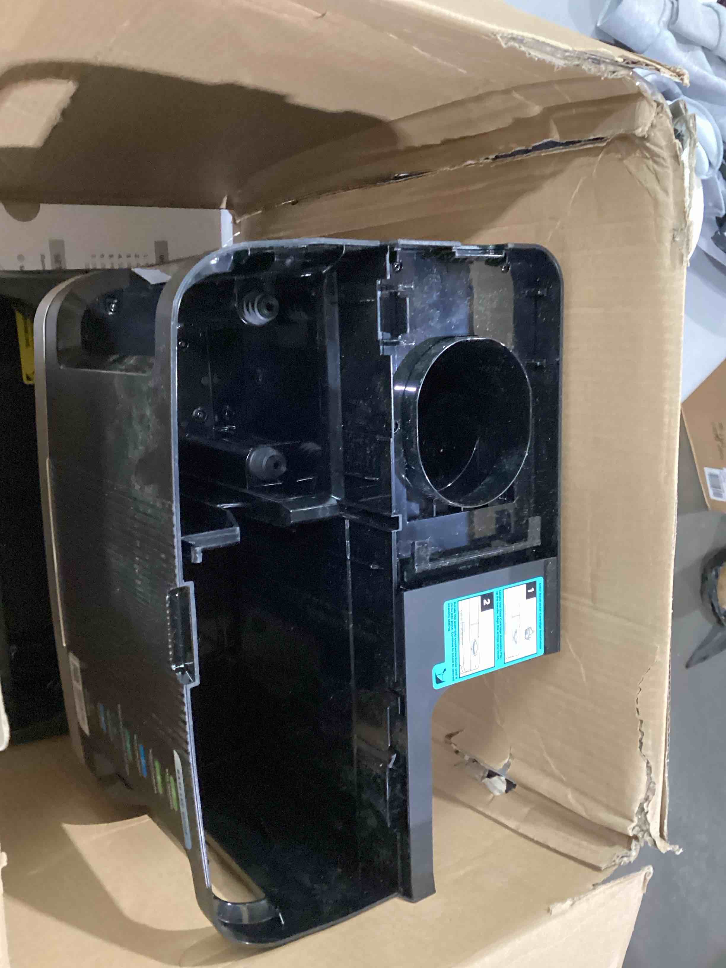 https://s3.amazonaws.com/lotting-images-prod/bidfta/PPE2896228_1746459731366.jpeg